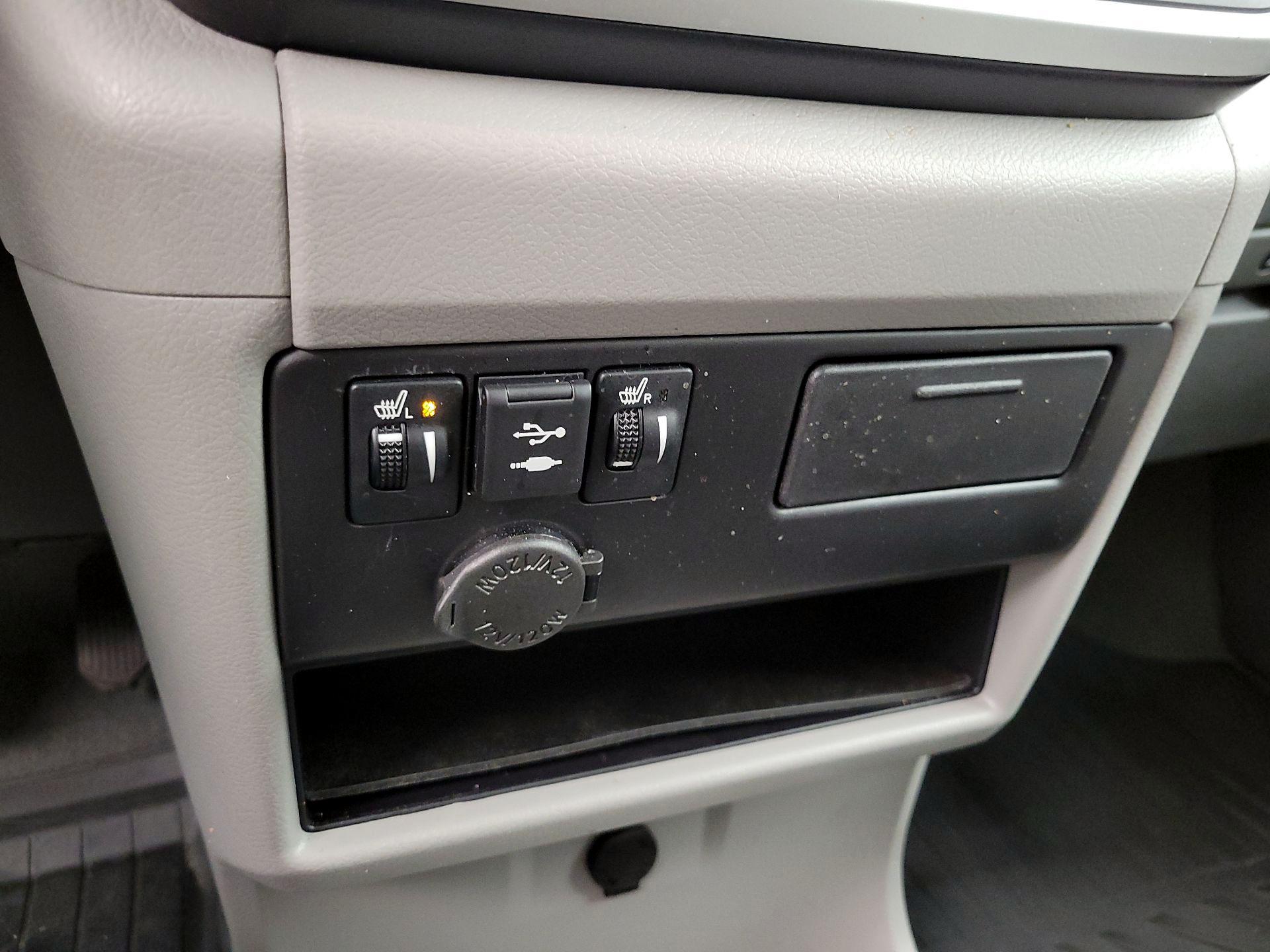 Thumbnail: 2020 Toyota Sienna - 19