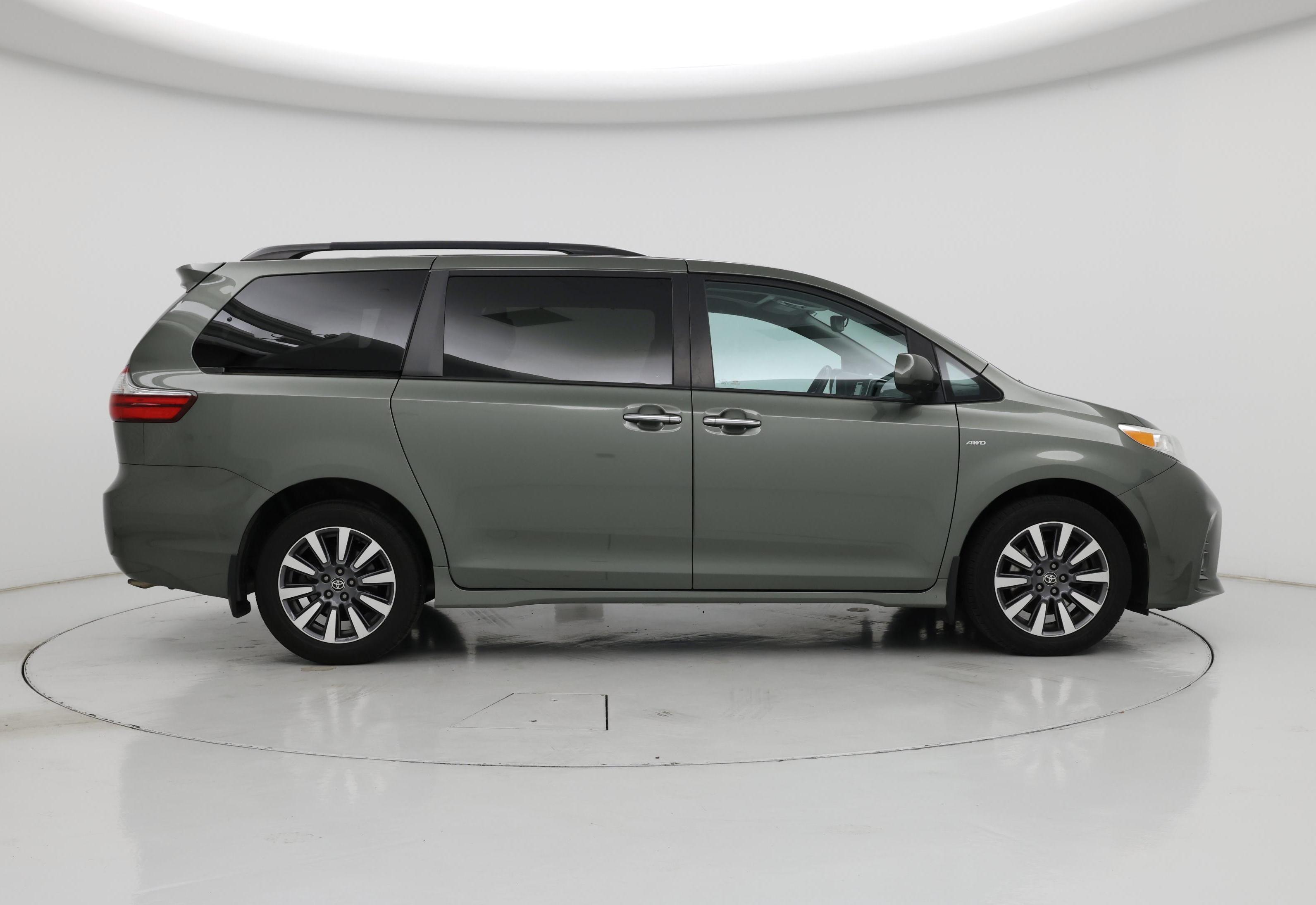 Thumbnail: 2020 Toyota Sienna - 7