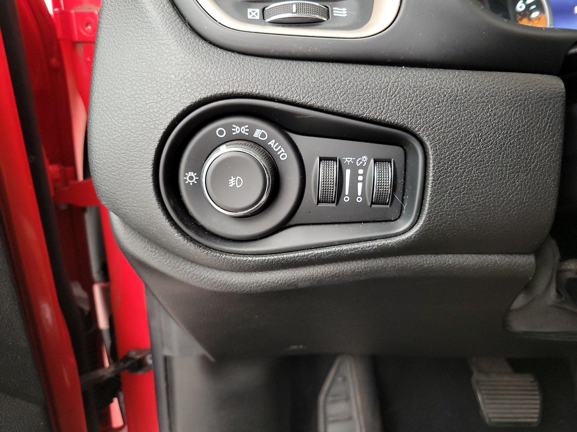 Thumbnail: 2017 Jeep Renegade - 13