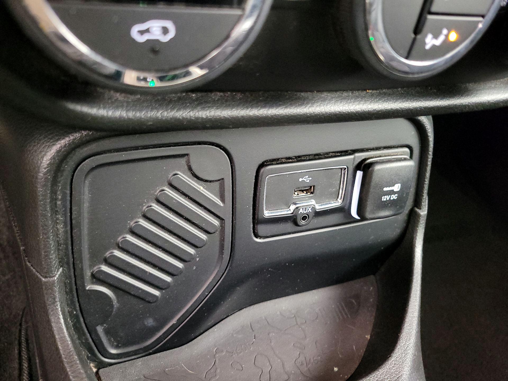 Thumbnail: 2017 Jeep Renegade - 18