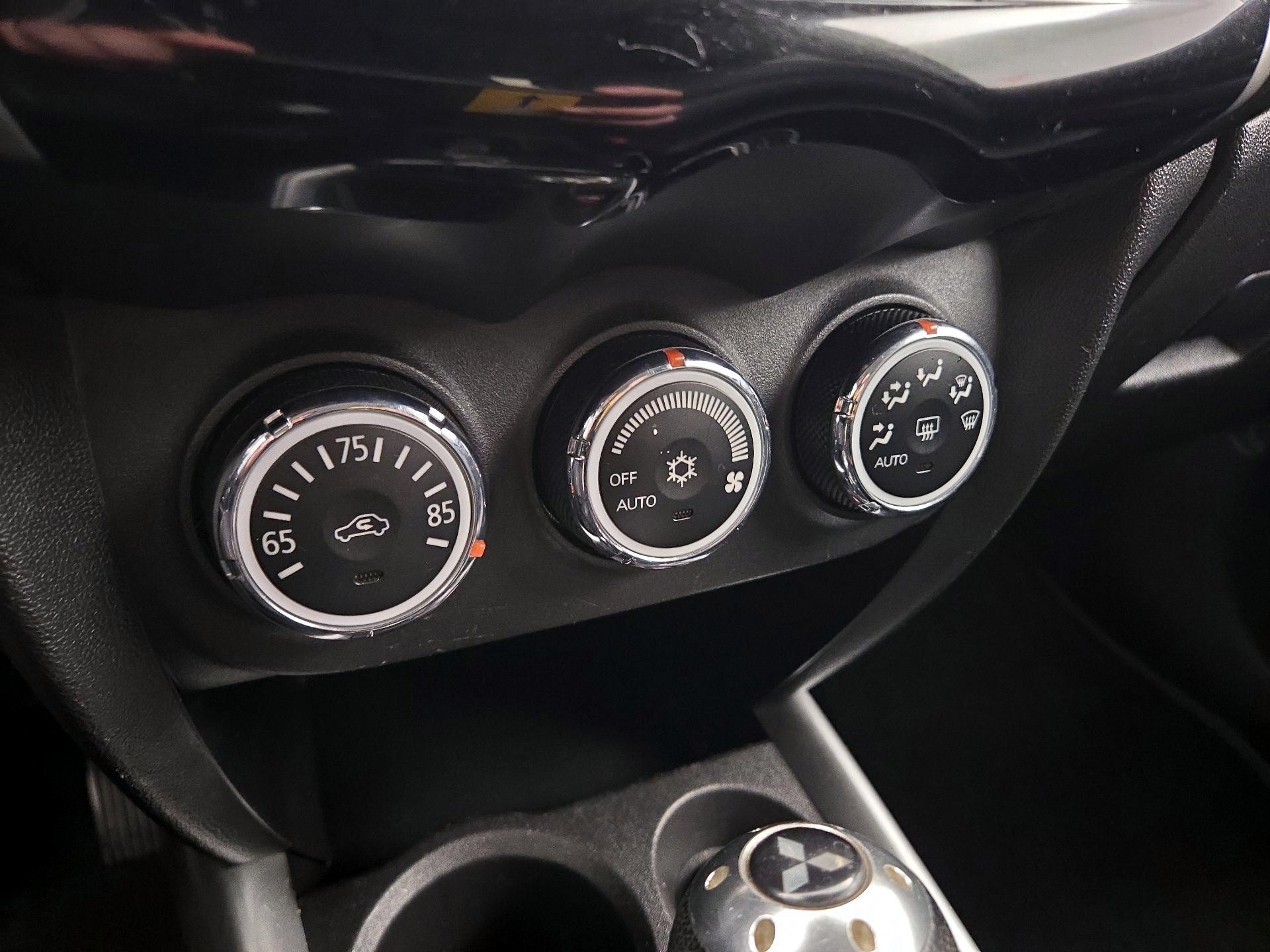 Thumbnail: 2014 Mitsubishi Outlander Sport - 17