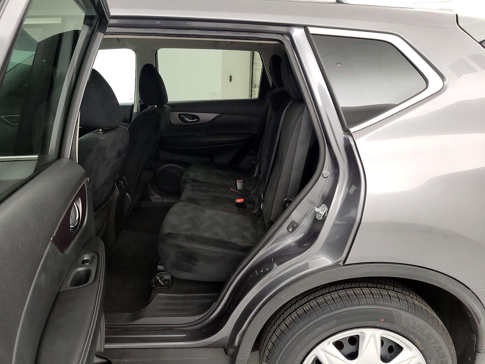 Thumbnail: 2016 Nissan Rogue - 18