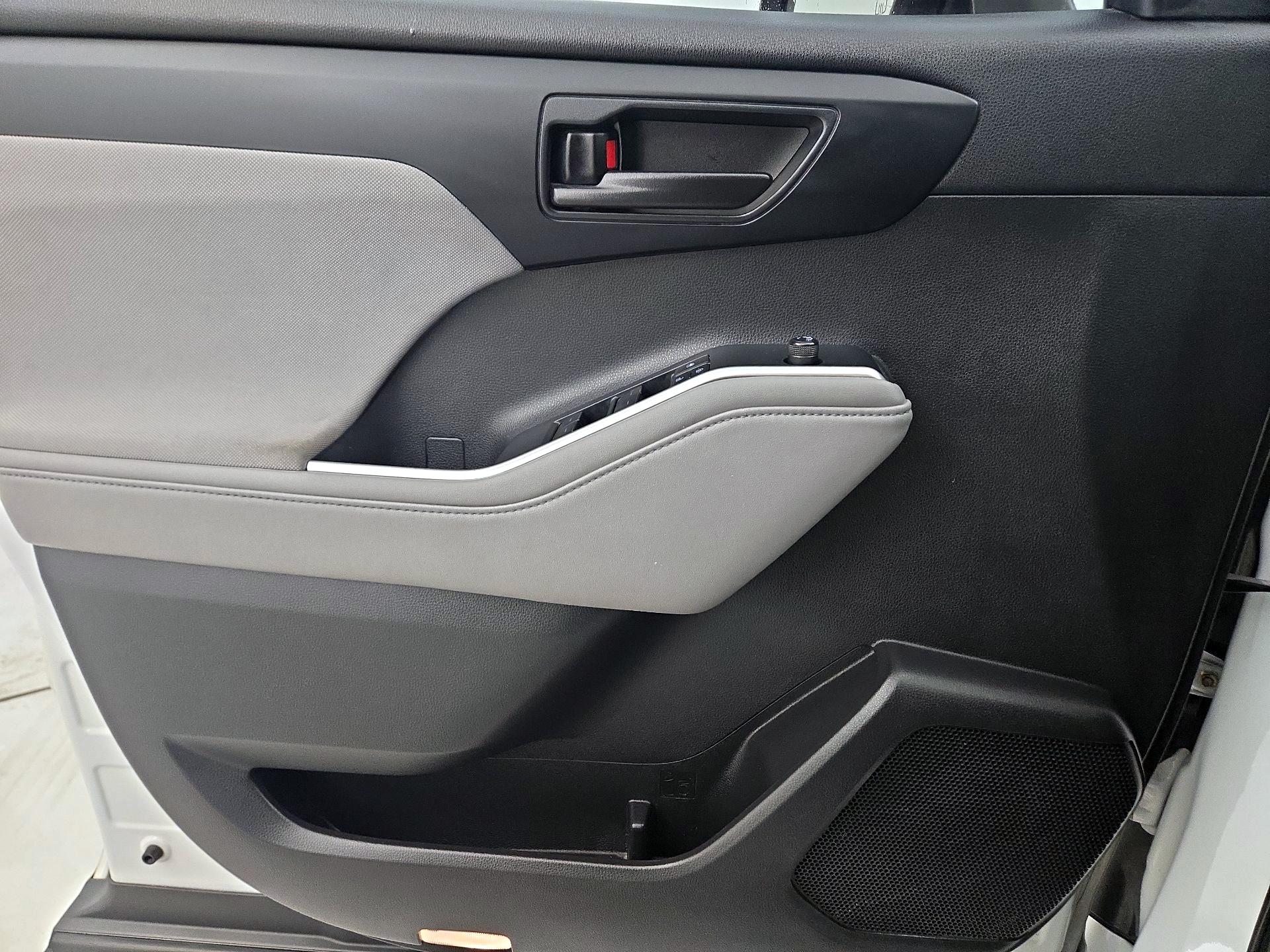 Thumbnail: 2020 Toyota Highlander - 12