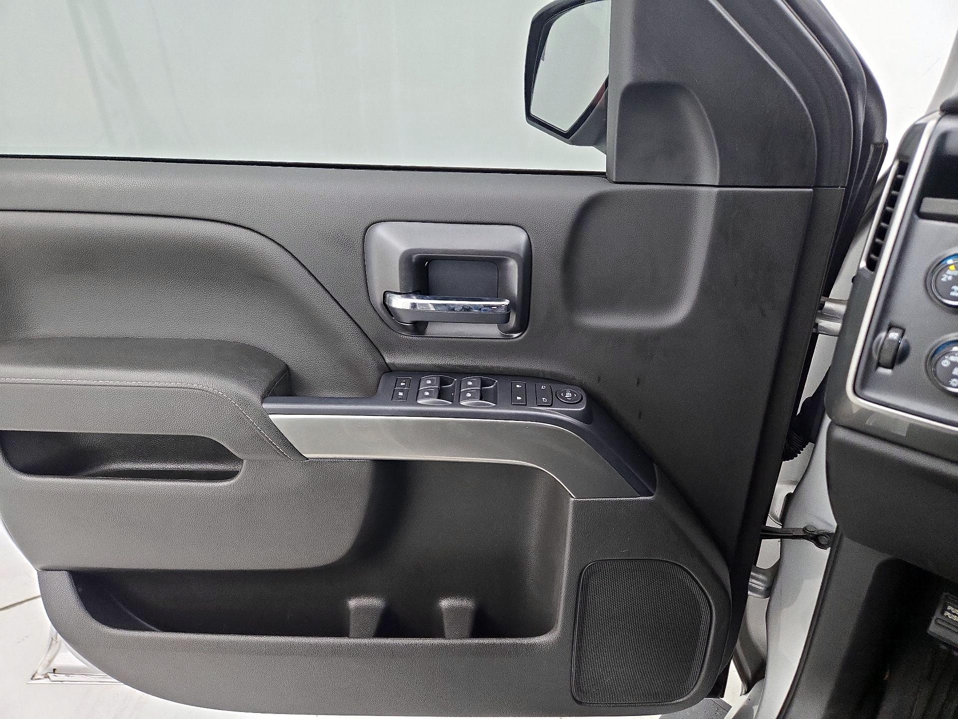 Thumbnail: 2018 Chevrolet Silverado 1500 - 12