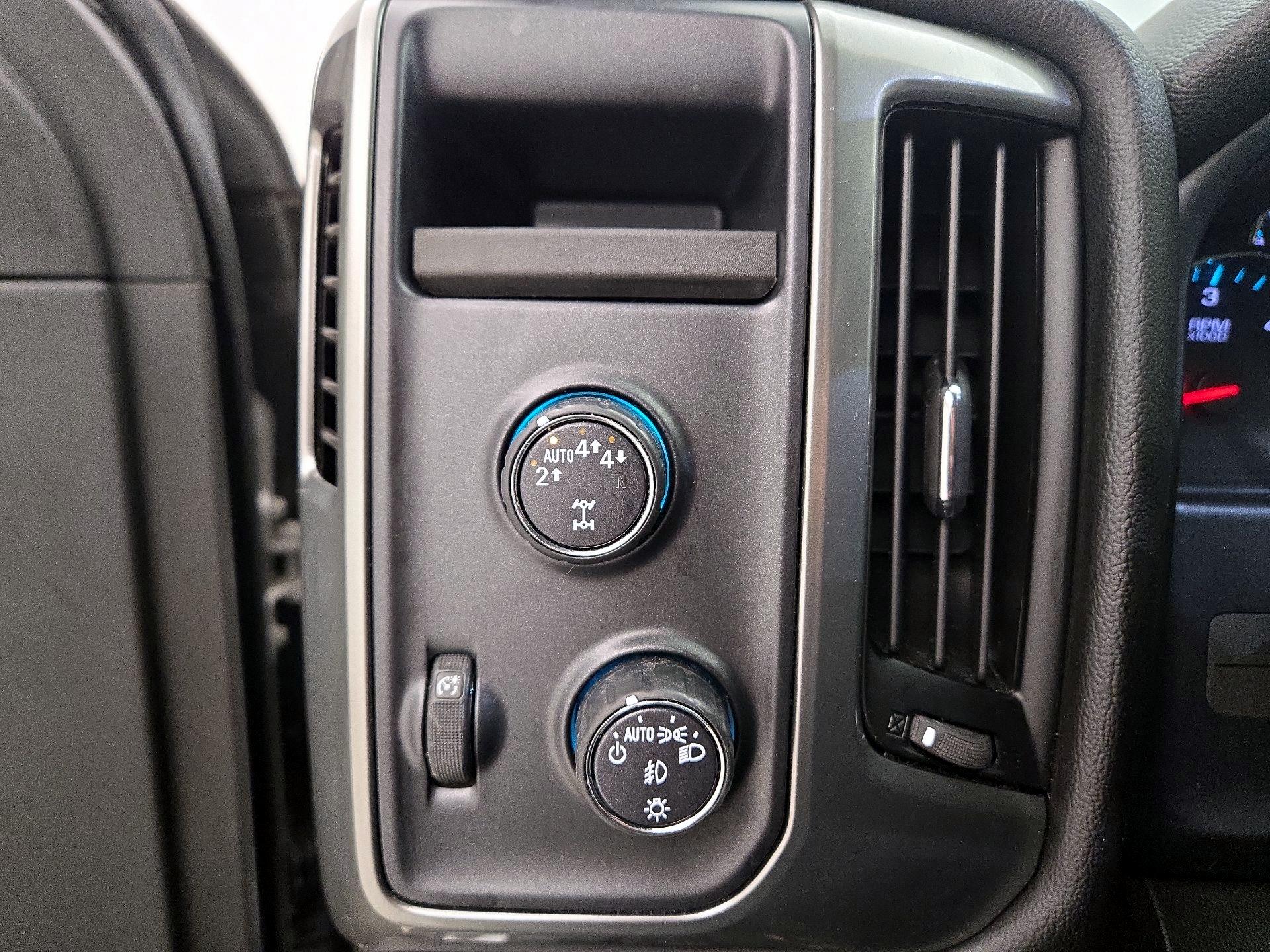 Thumbnail: 2018 Chevrolet Silverado 1500 - 13