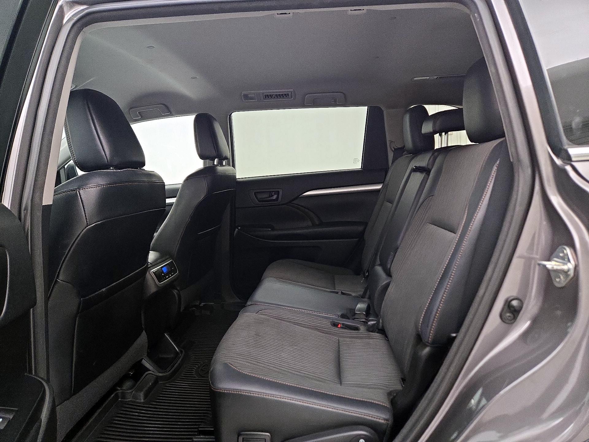 Thumbnail: 2017 Toyota Highlander - 19