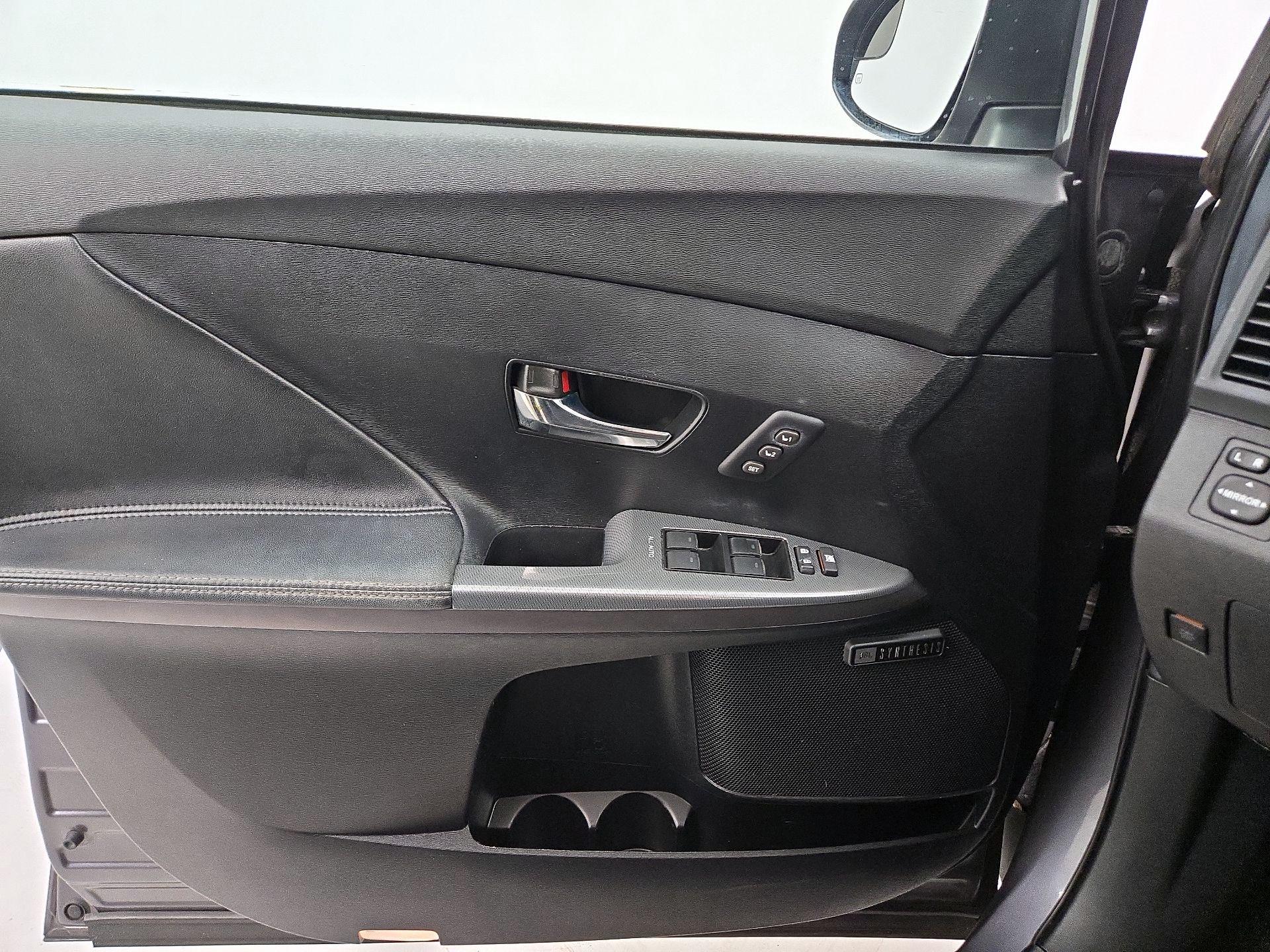 Thumbnail: 2015 Toyota Venza - 12