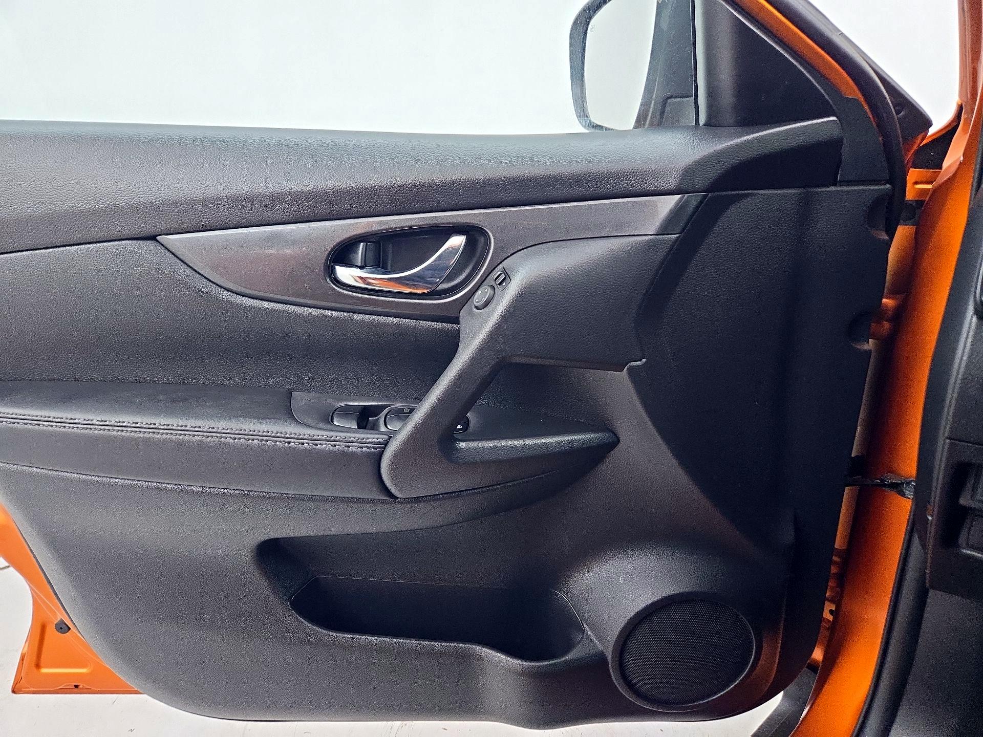 Thumbnail: 2017 Nissan Rogue - 12