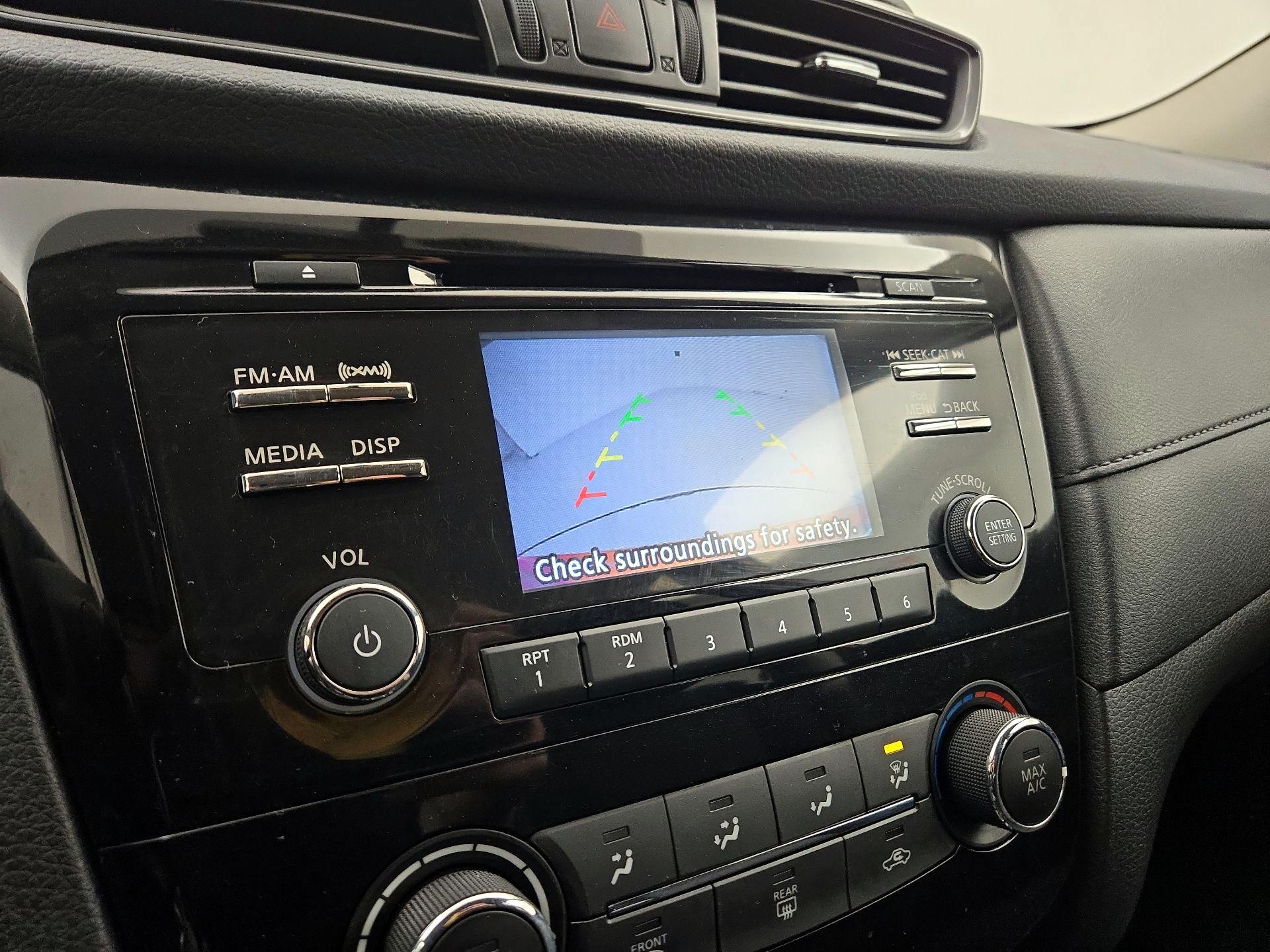 Thumbnail: 2017 Nissan Rogue - 14