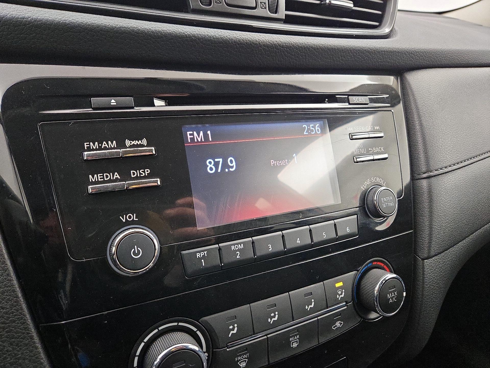 Thumbnail: 2017 Nissan Rogue - 15