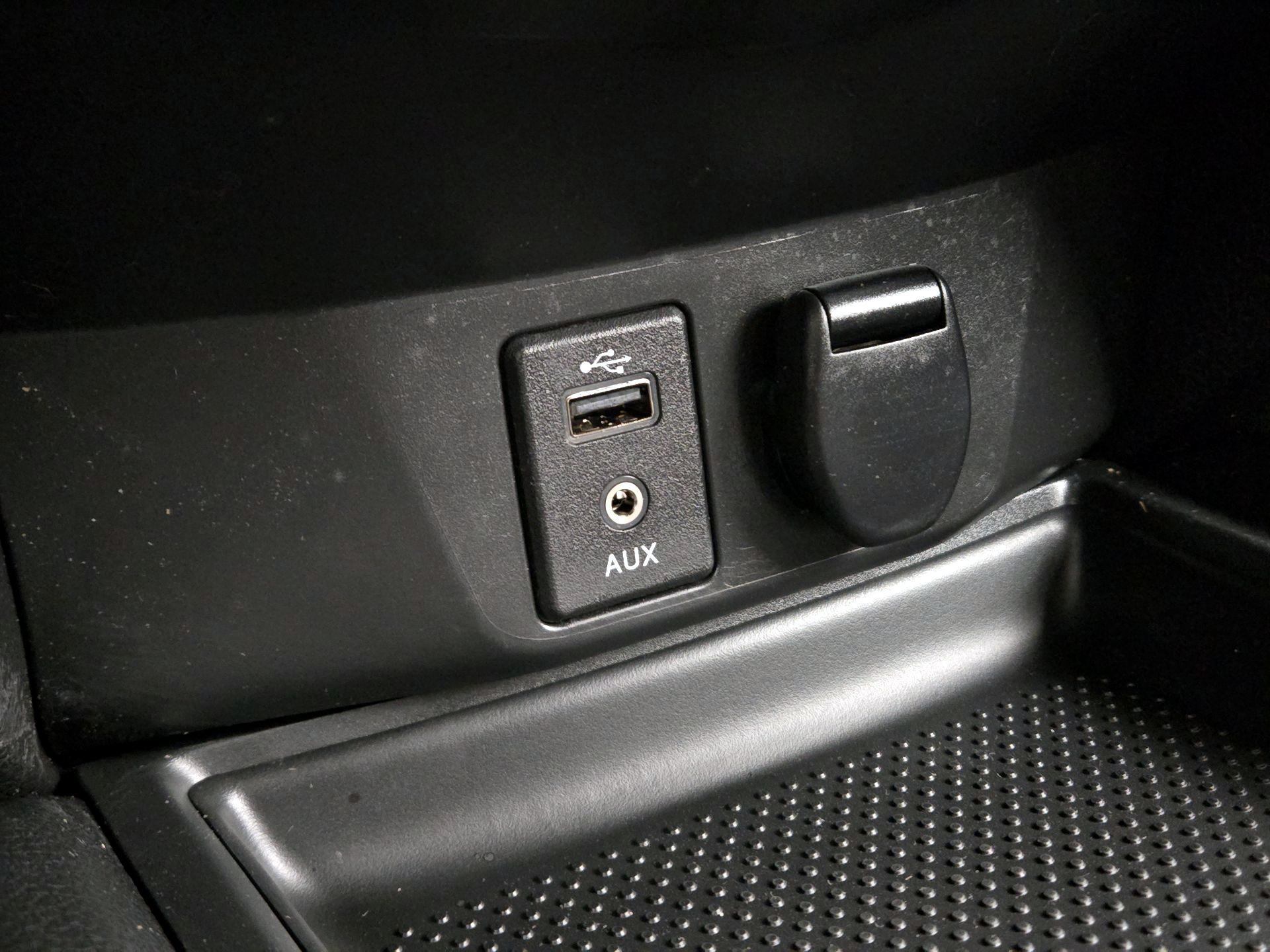 Thumbnail: 2017 Nissan Rogue - 18