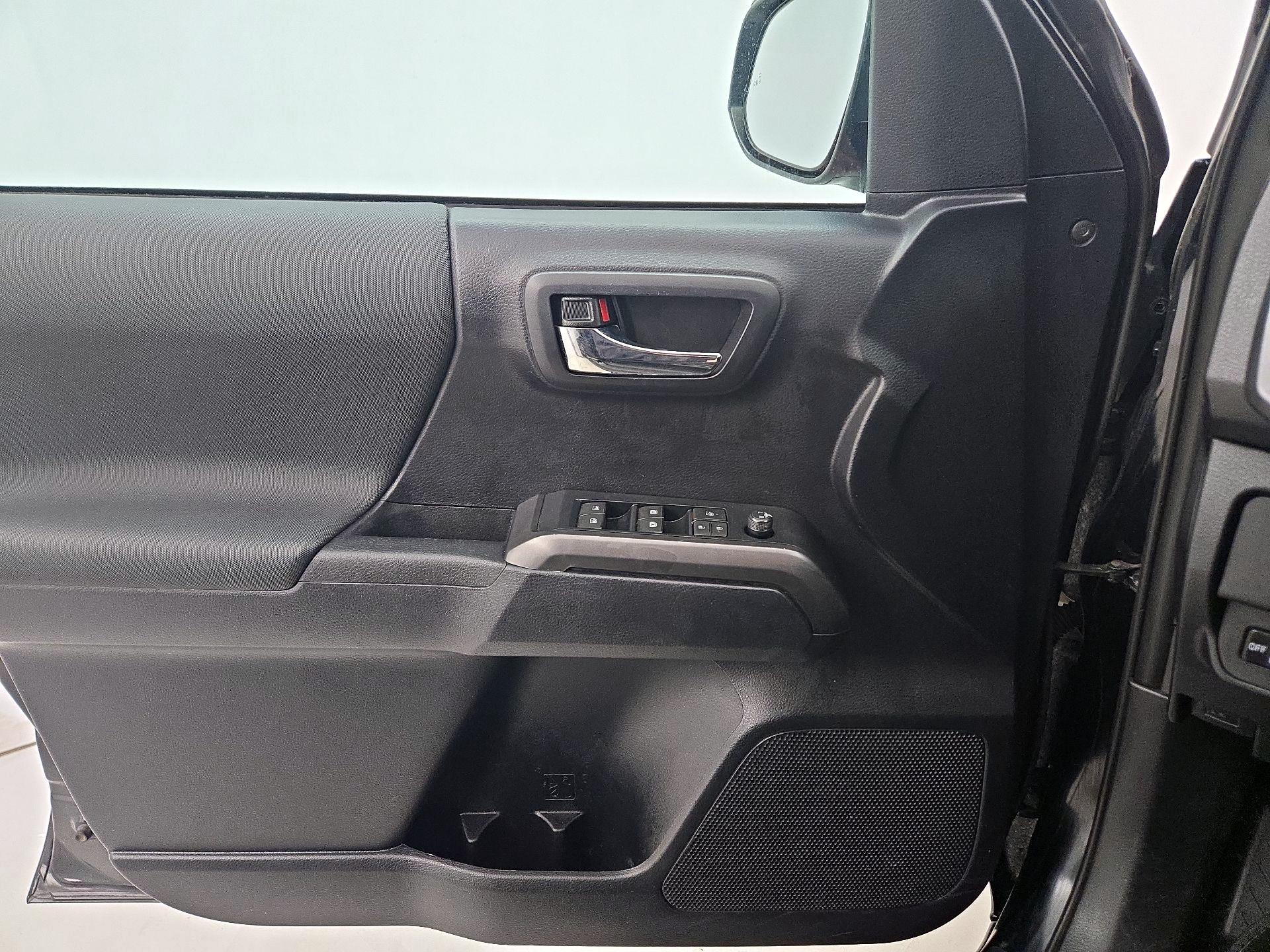 Thumbnail: 2020 Toyota Tacoma - 12