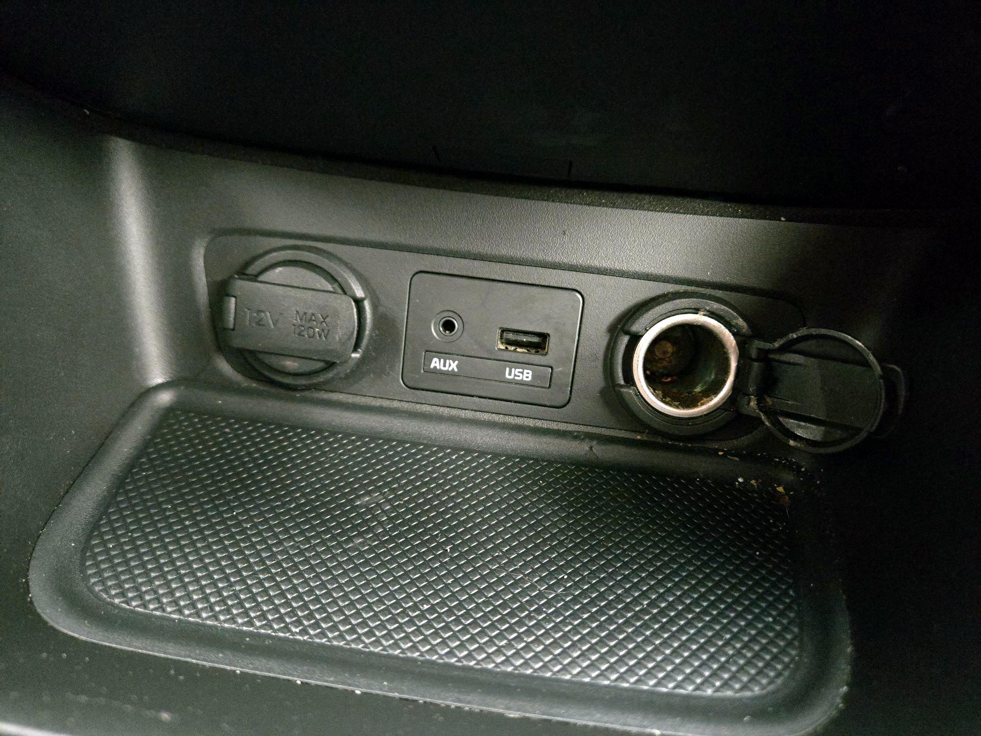 Thumbnail: 2015 Kia Sorento - 17