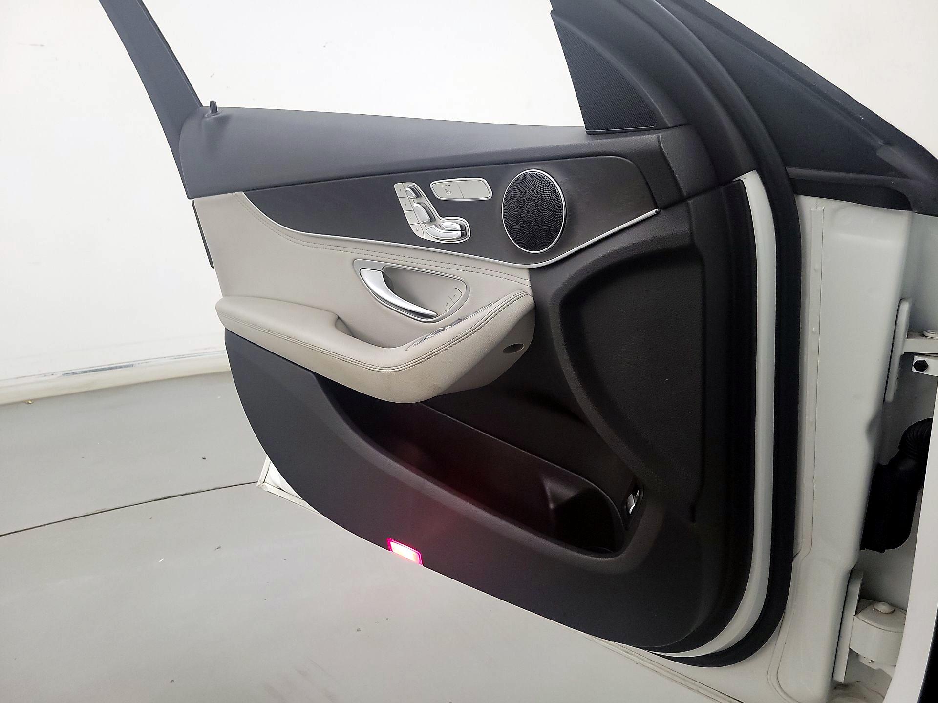 Thumbnail: 2016 Mercedes-Benz C-Class - 12