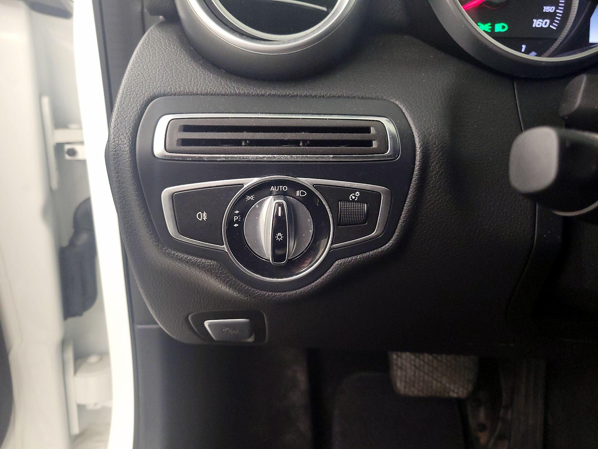 Thumbnail: 2016 Mercedes-Benz C-Class - 13