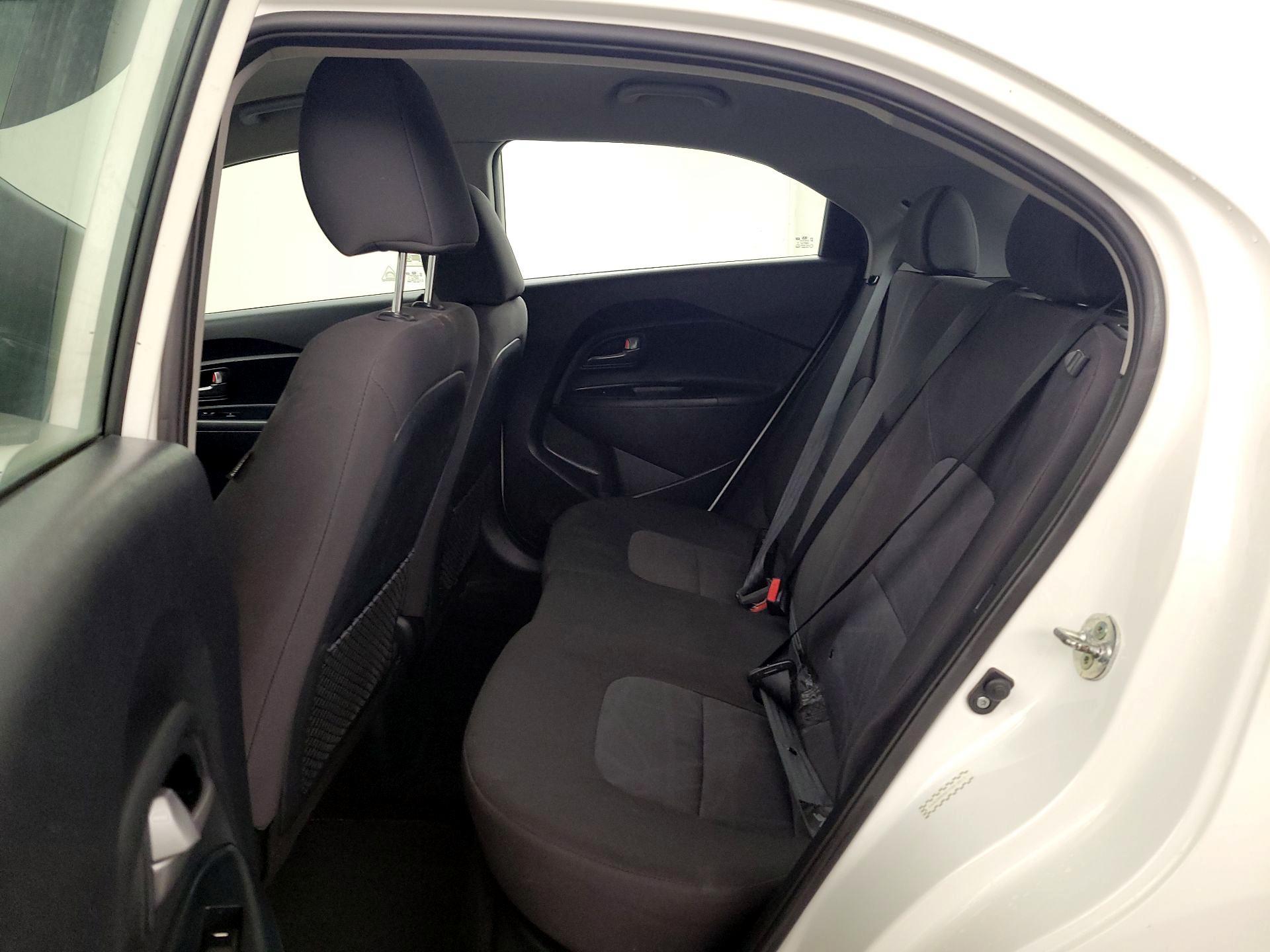 Thumbnail: 2015 Kia Rio5 - 18