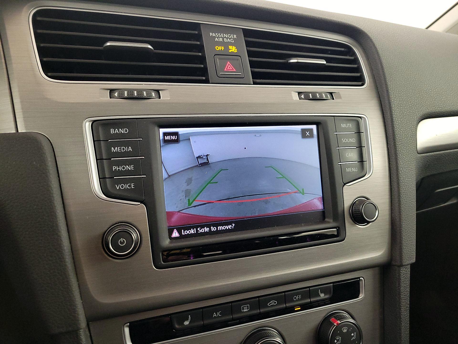 Thumbnail: 2017 Volkswagen Golf - 14