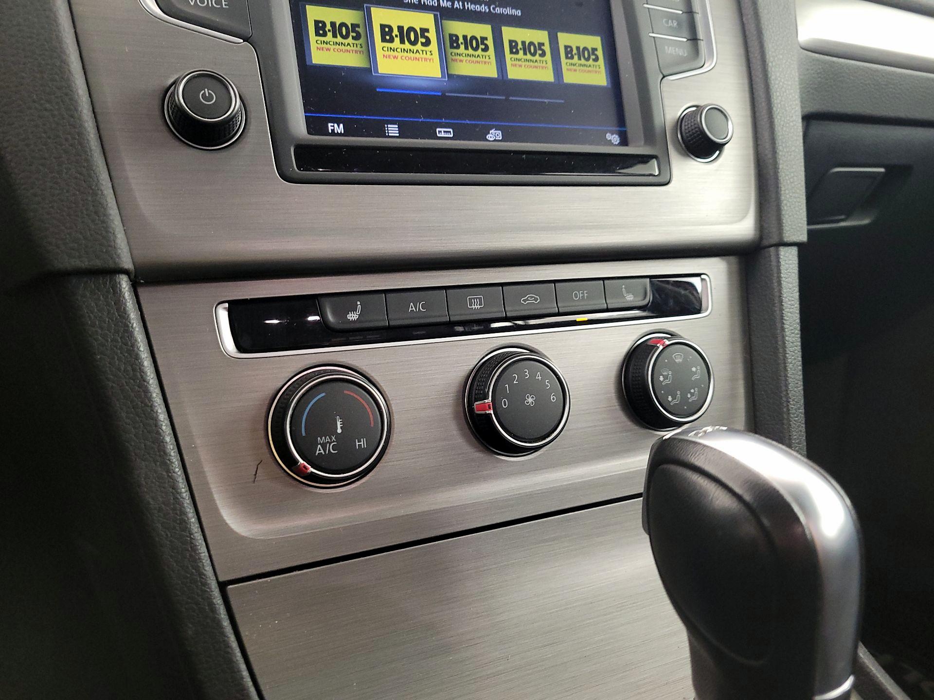 Thumbnail: 2017 Volkswagen Golf - 16