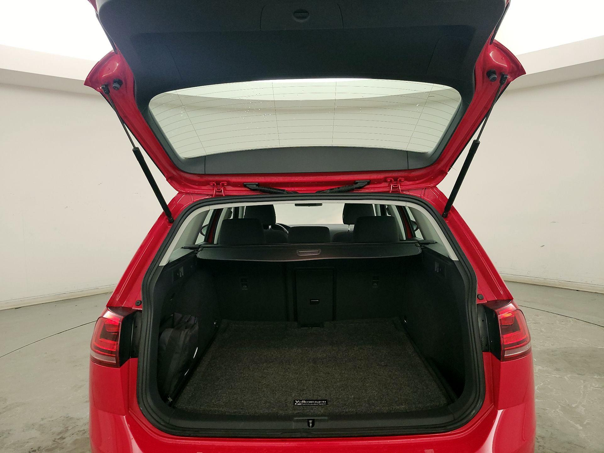 Thumbnail: 2017 Volkswagen Golf - 20