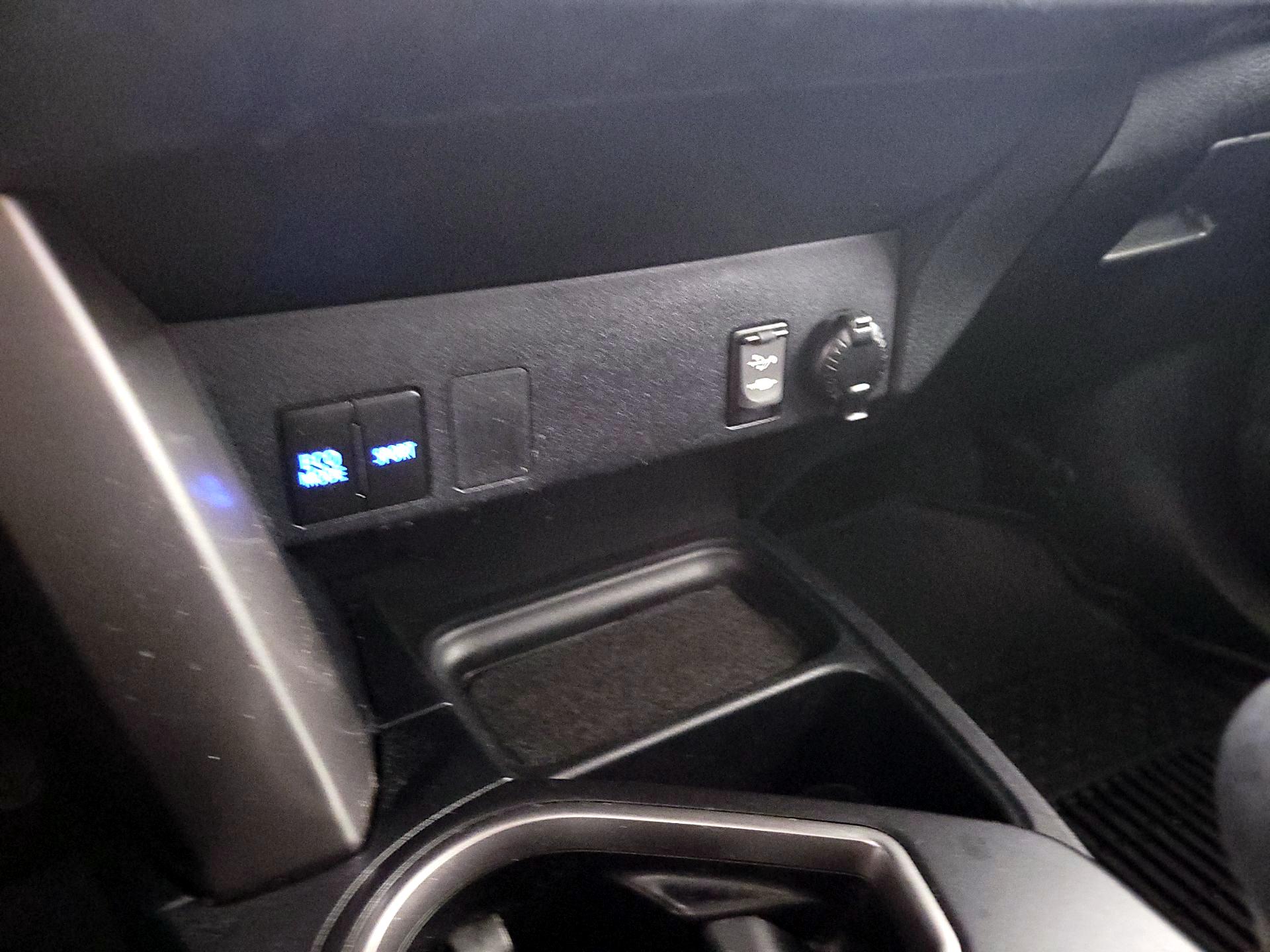 Thumbnail: 2017 Toyota RAV4 - 18