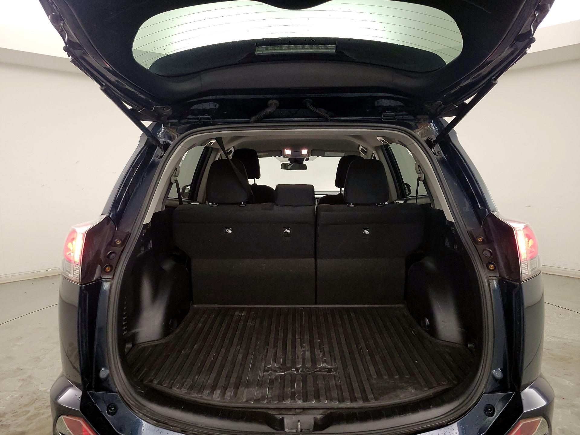 Thumbnail: 2017 Toyota RAV4 - 20