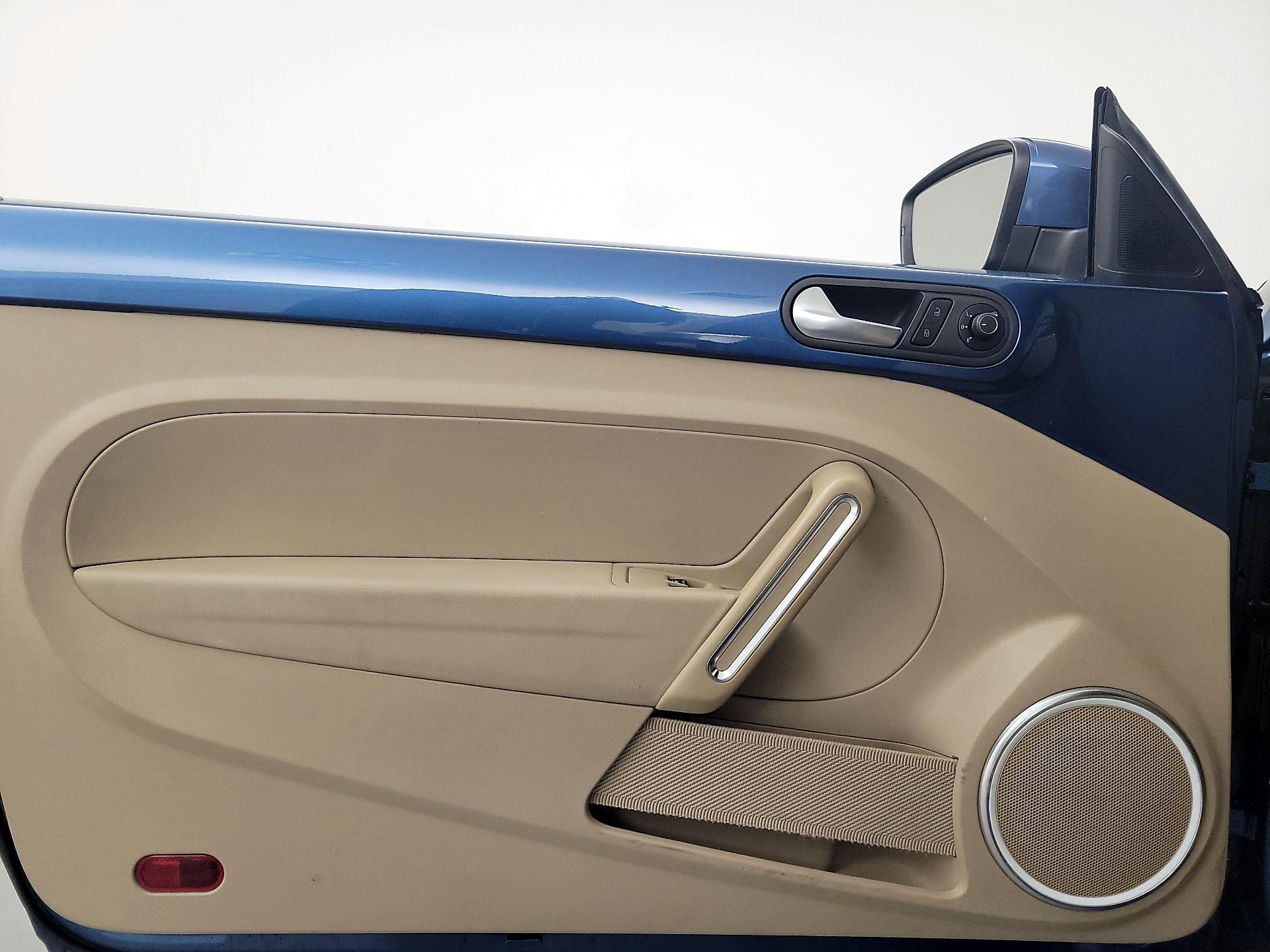 Thumbnail: 2017 Volkswagen Beetle - 12