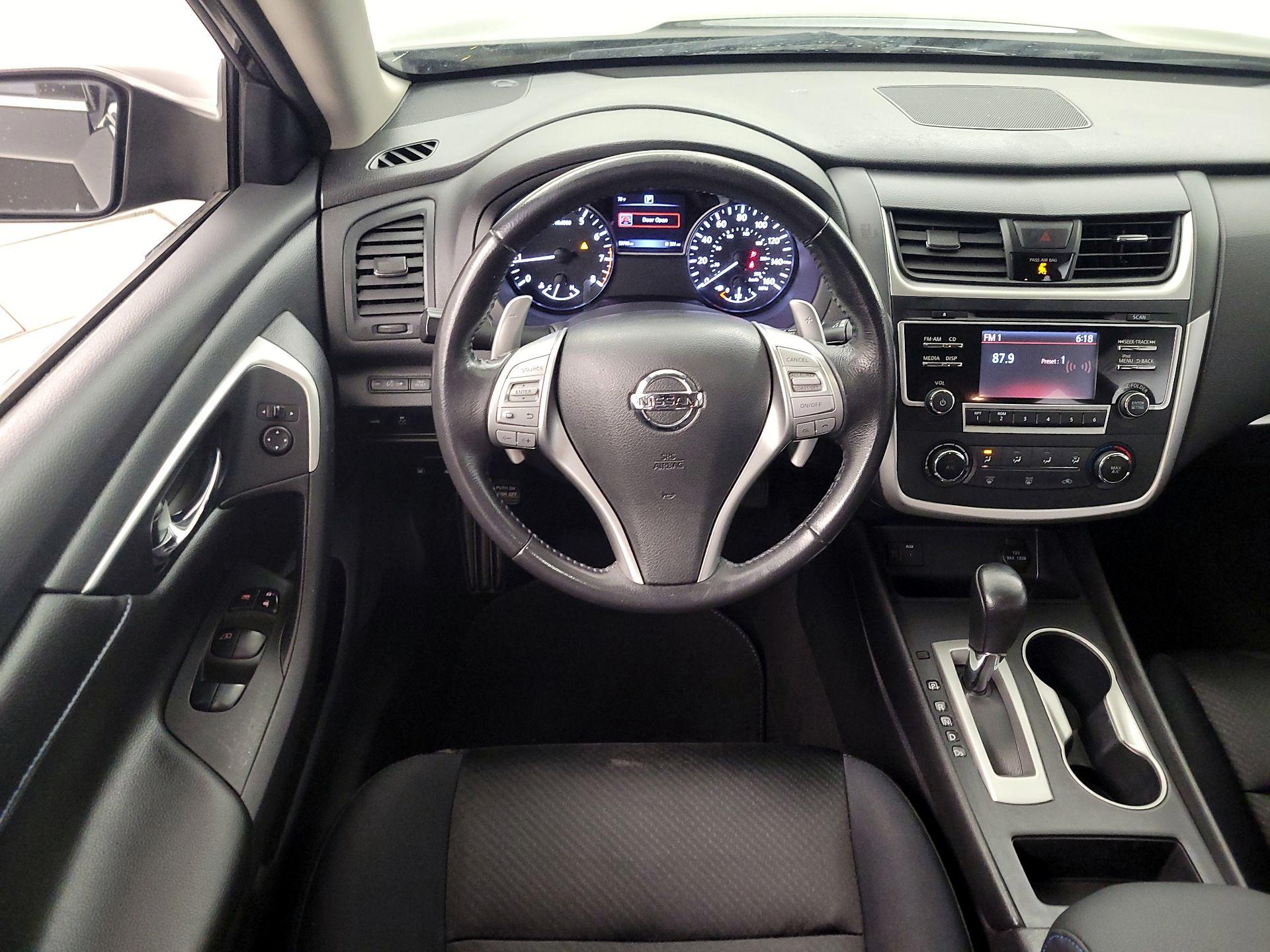 Thumbnail: 2017 Nissan Altima - 10