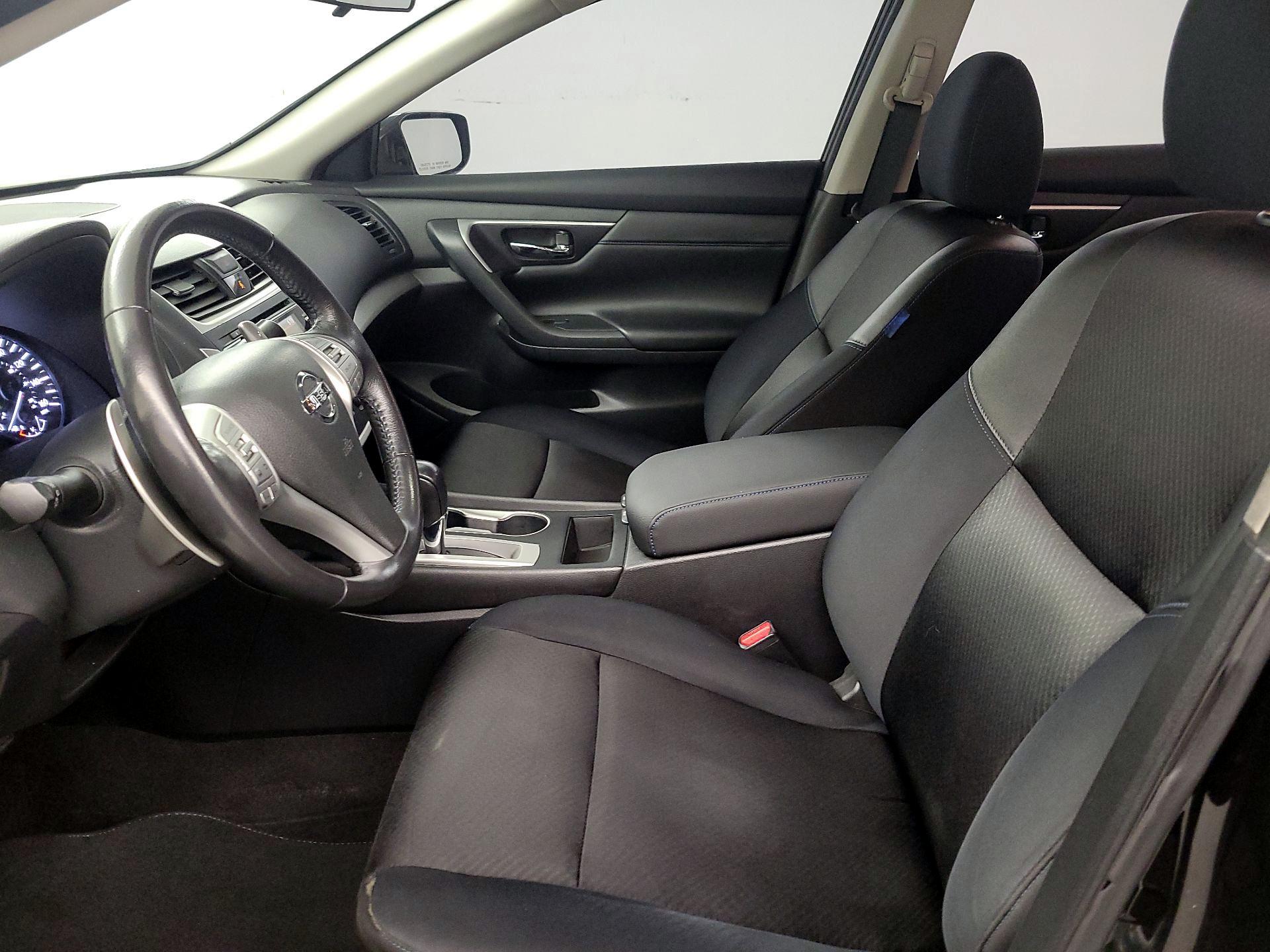 Thumbnail: 2017 Nissan Altima - 11