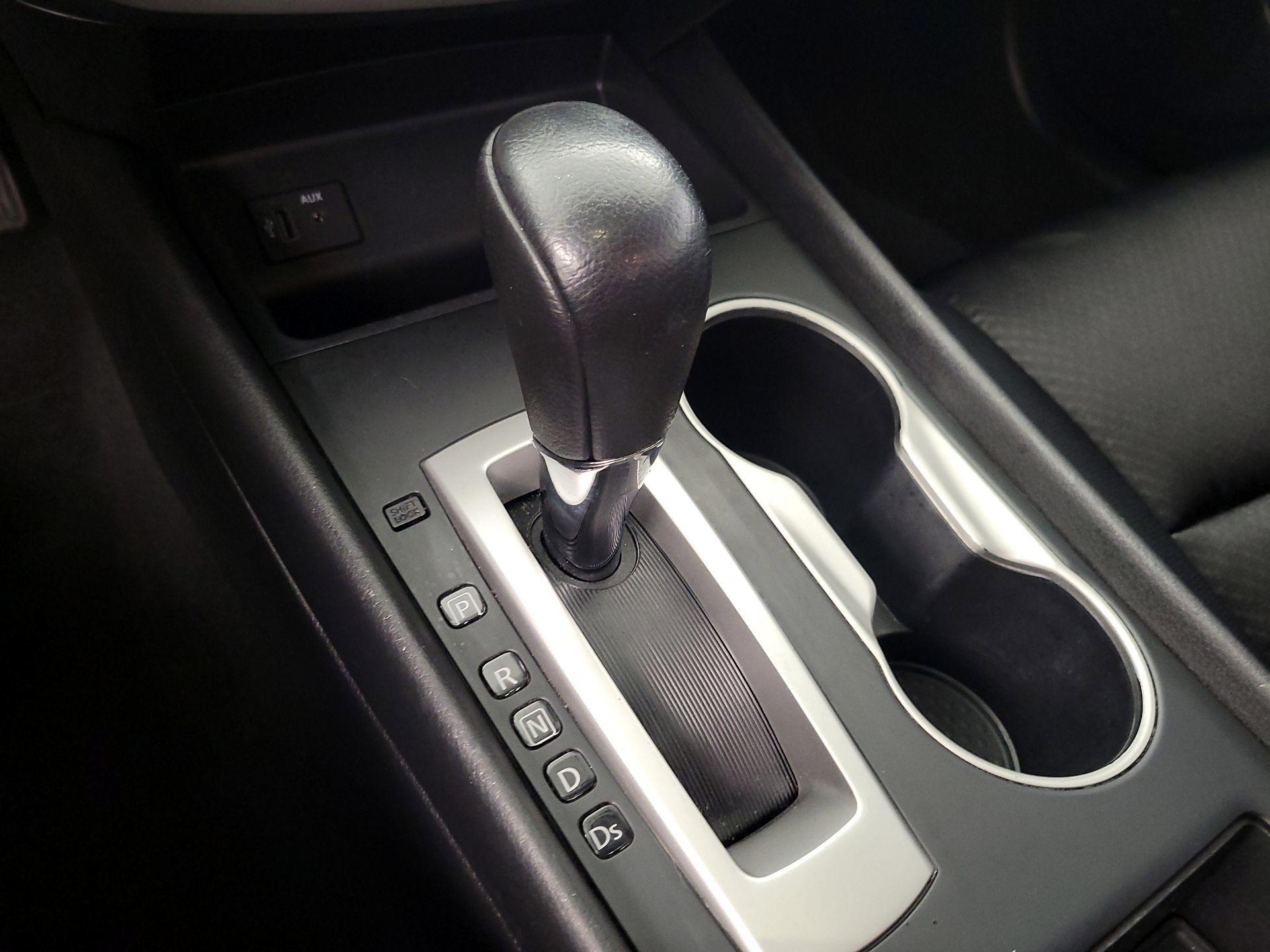 Thumbnail: 2017 Nissan Altima - 17