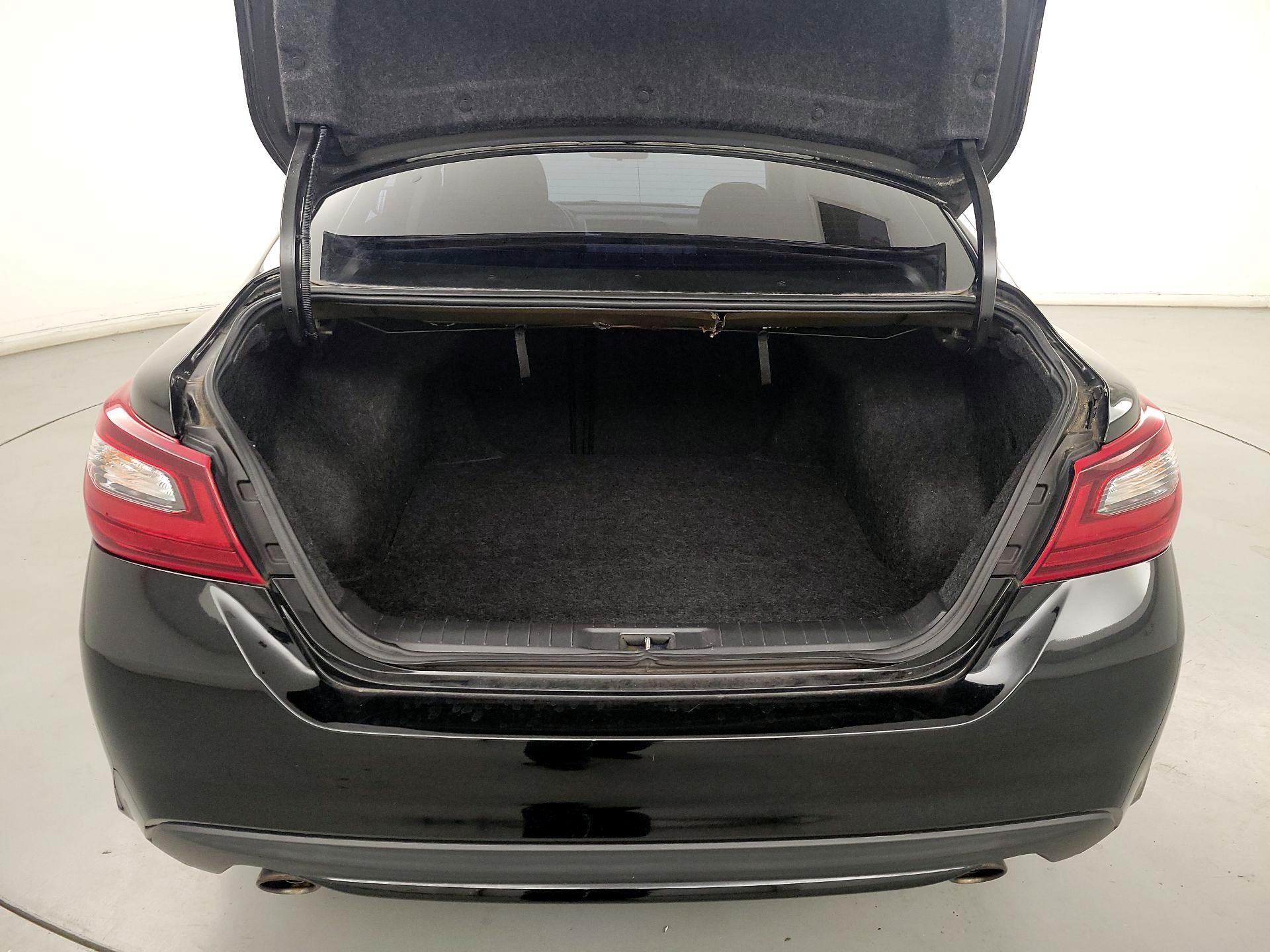 Thumbnail: 2017 Nissan Altima - 20