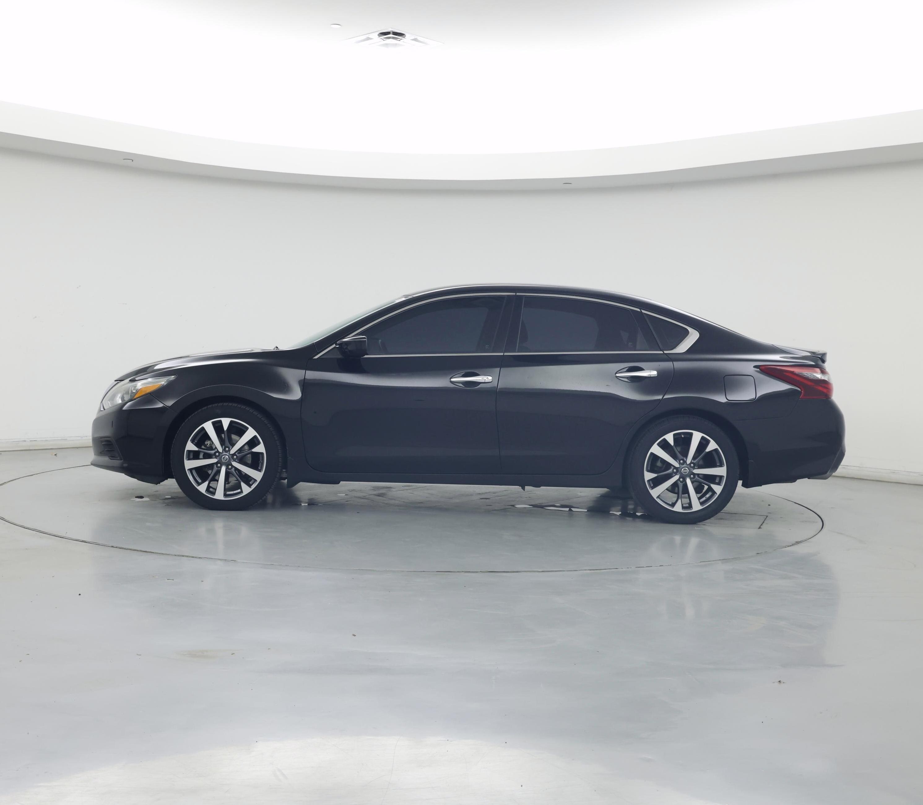 Thumbnail: 2017 Nissan Altima - 3