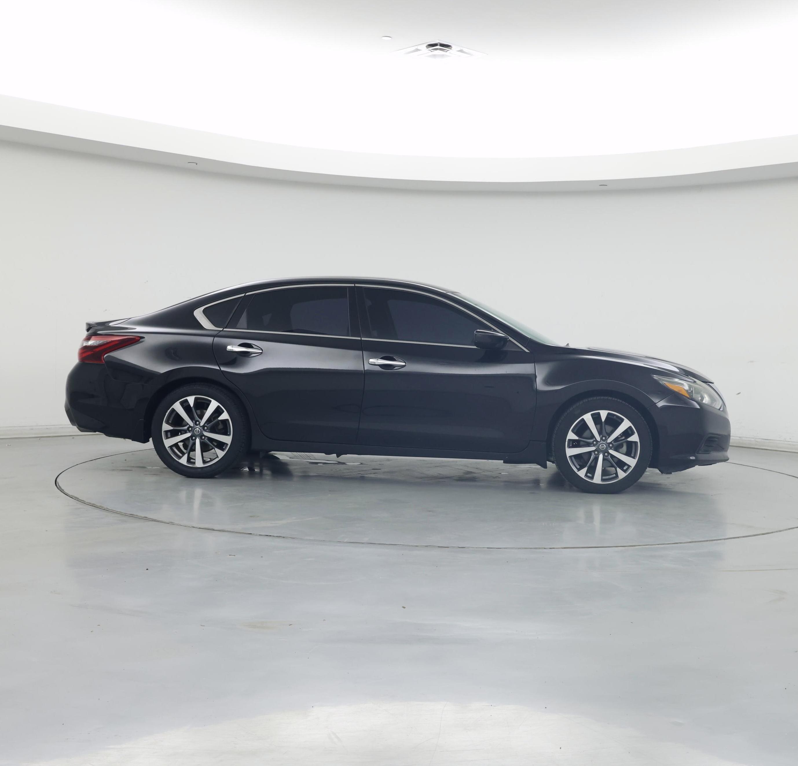 Thumbnail: 2017 Nissan Altima - 7