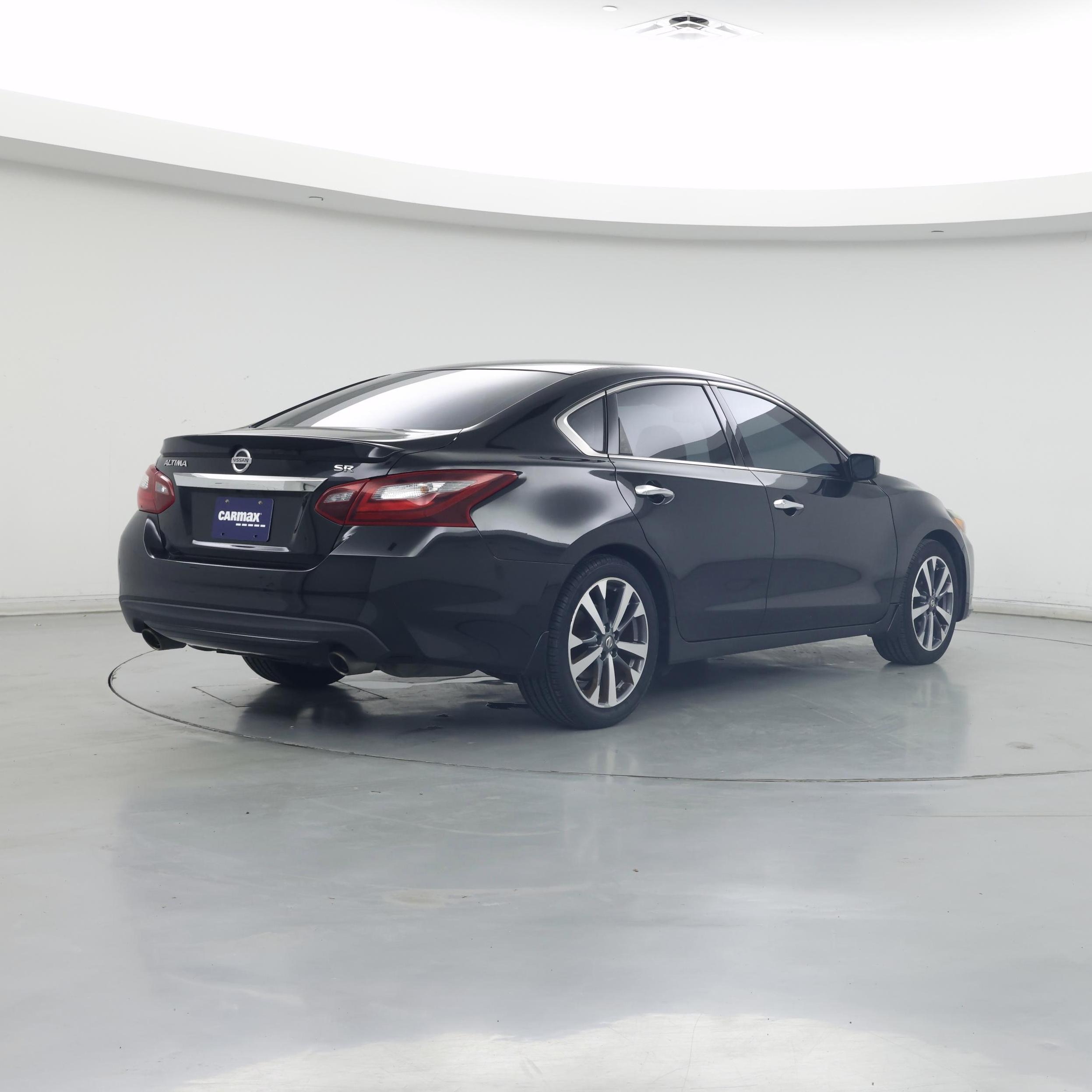 Thumbnail: 2017 Nissan Altima - 8