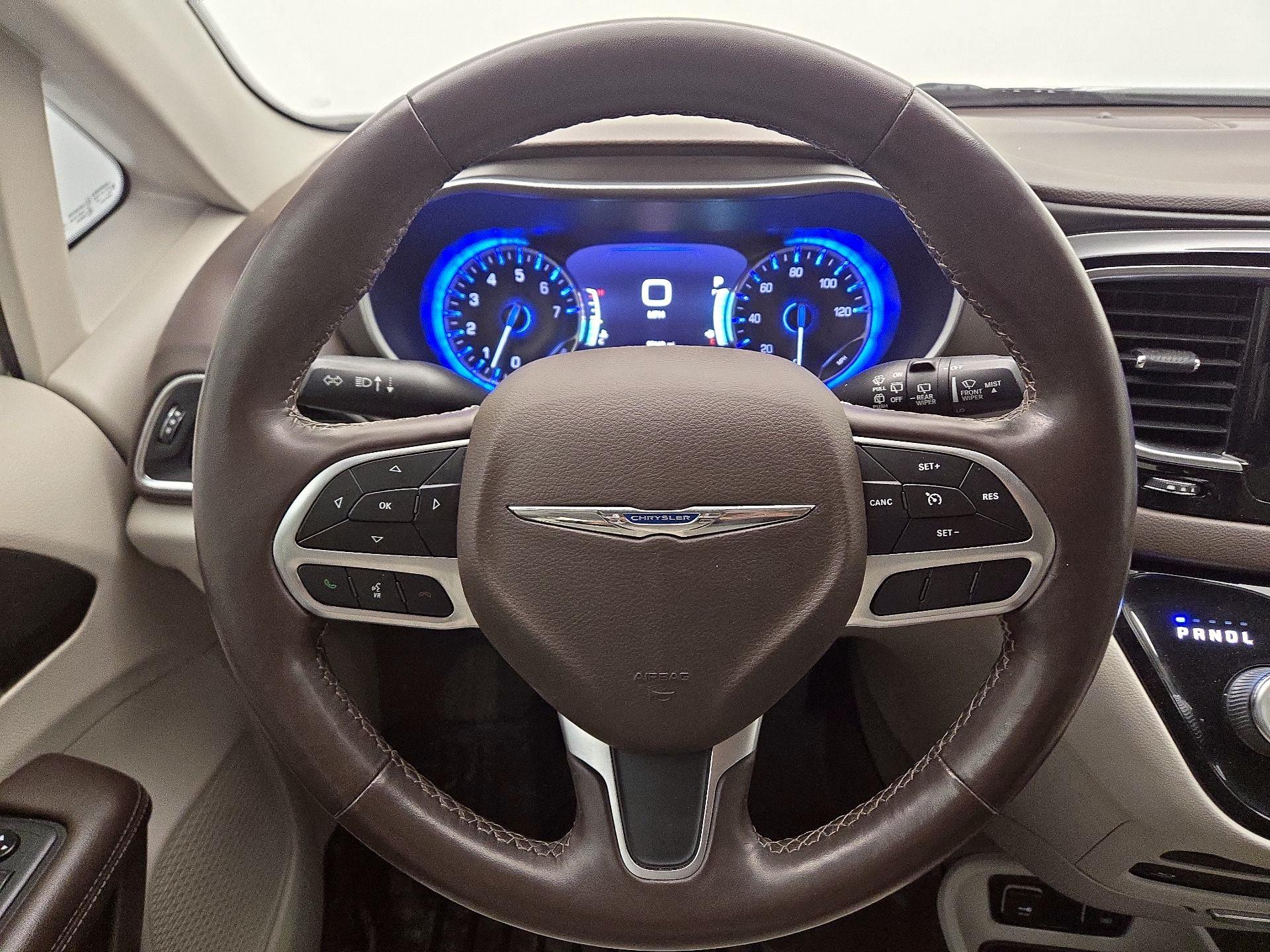 Thumbnail: 2019 Chrysler Pacifica - 10