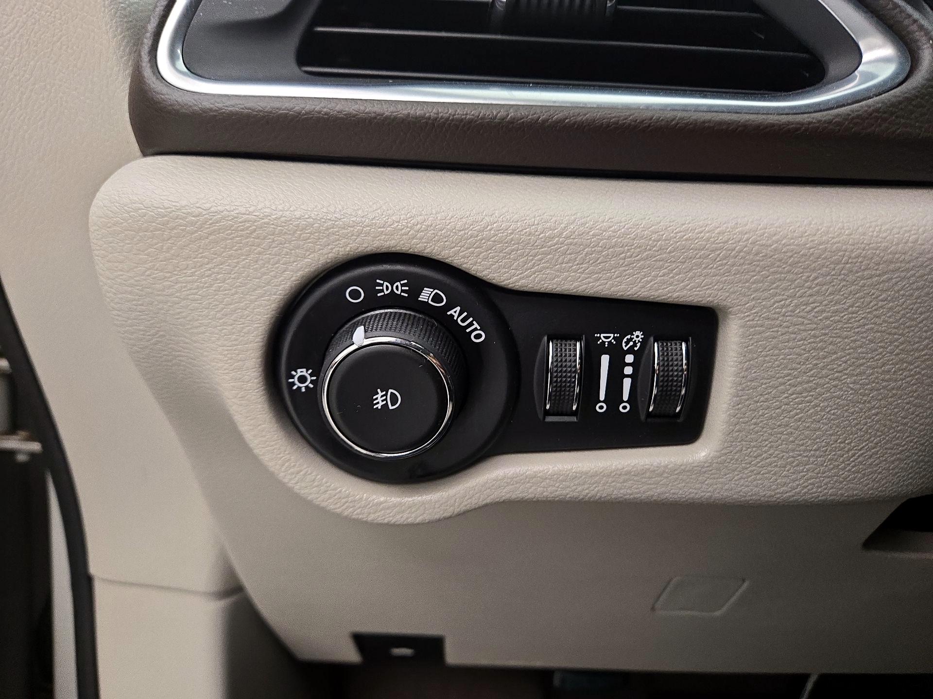 Thumbnail: 2019 Chrysler Pacifica - 13