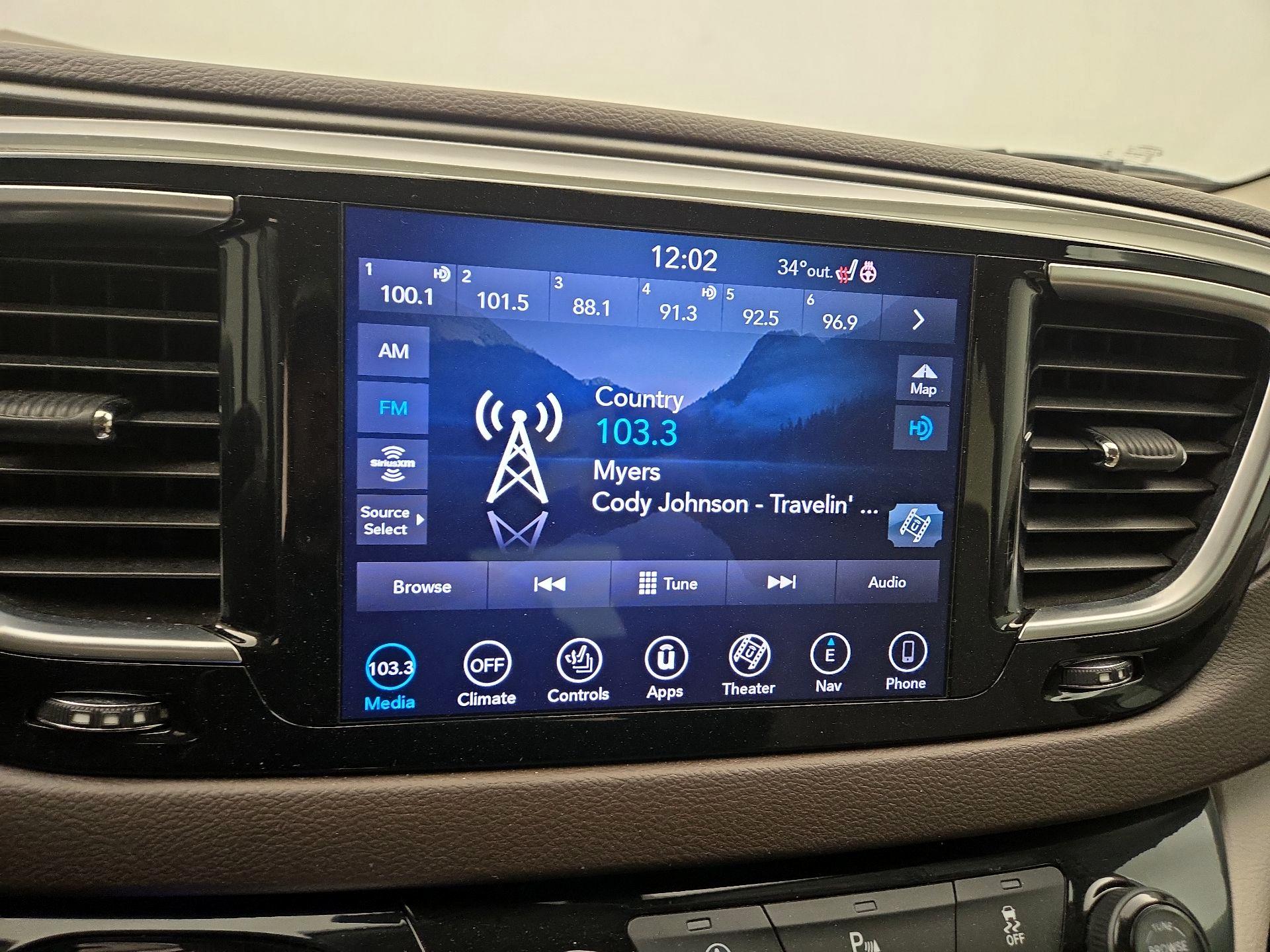 Thumbnail: 2019 Chrysler Pacifica - 16