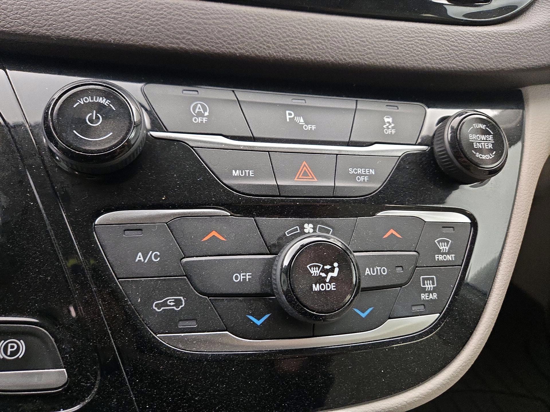 Thumbnail: 2019 Chrysler Pacifica - 17