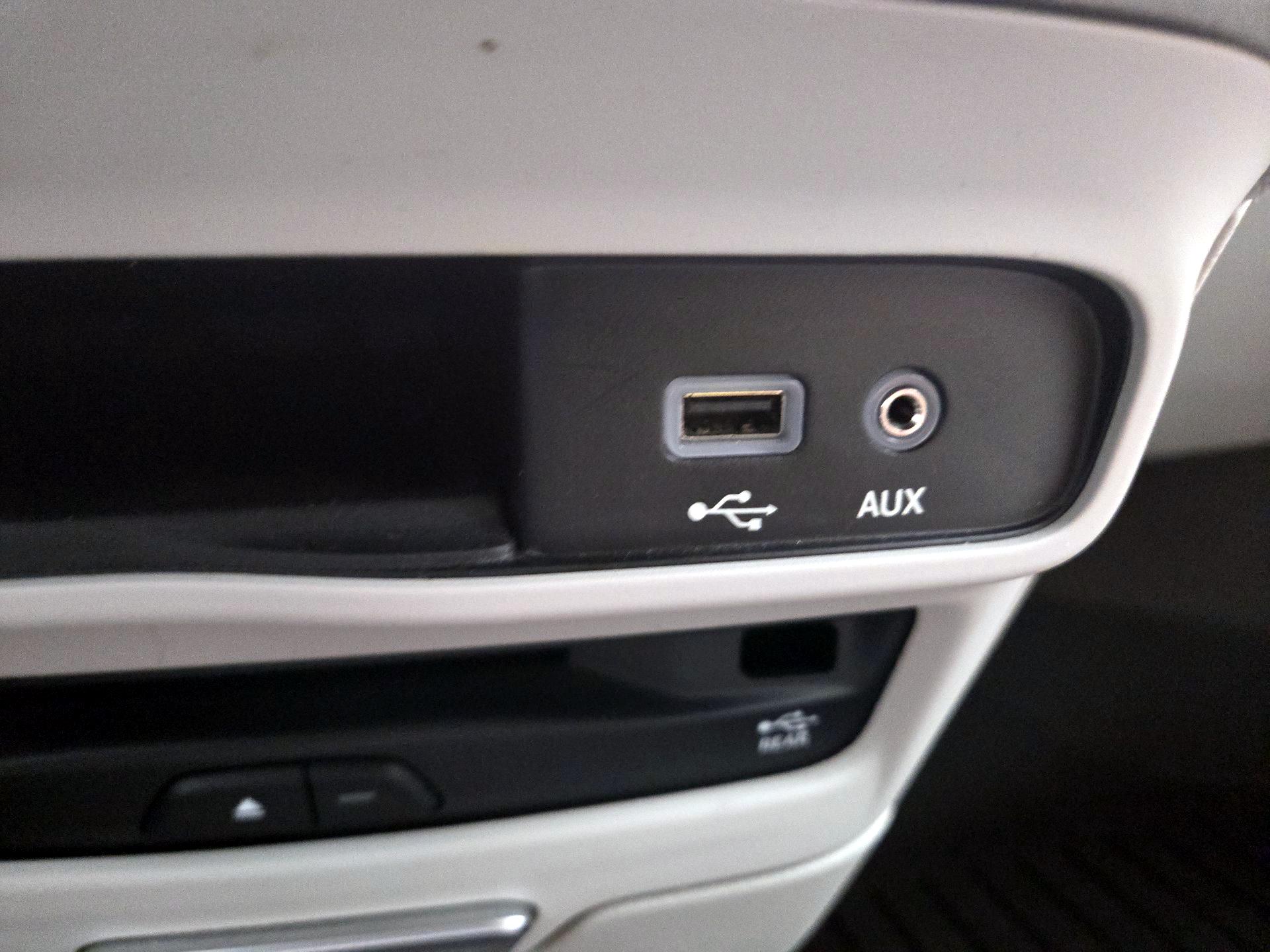 Thumbnail: 2019 Chrysler Pacifica - 19