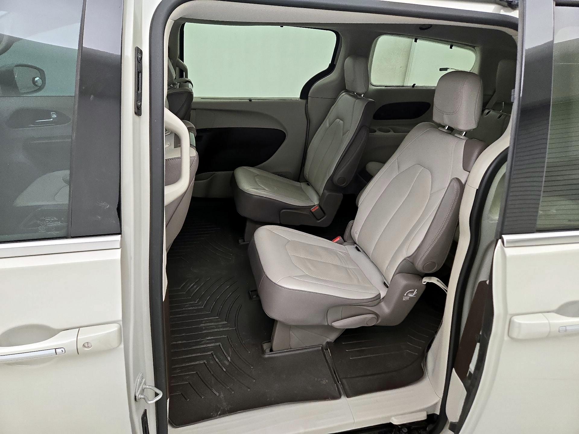 Thumbnail: 2019 Chrysler Pacifica - 20