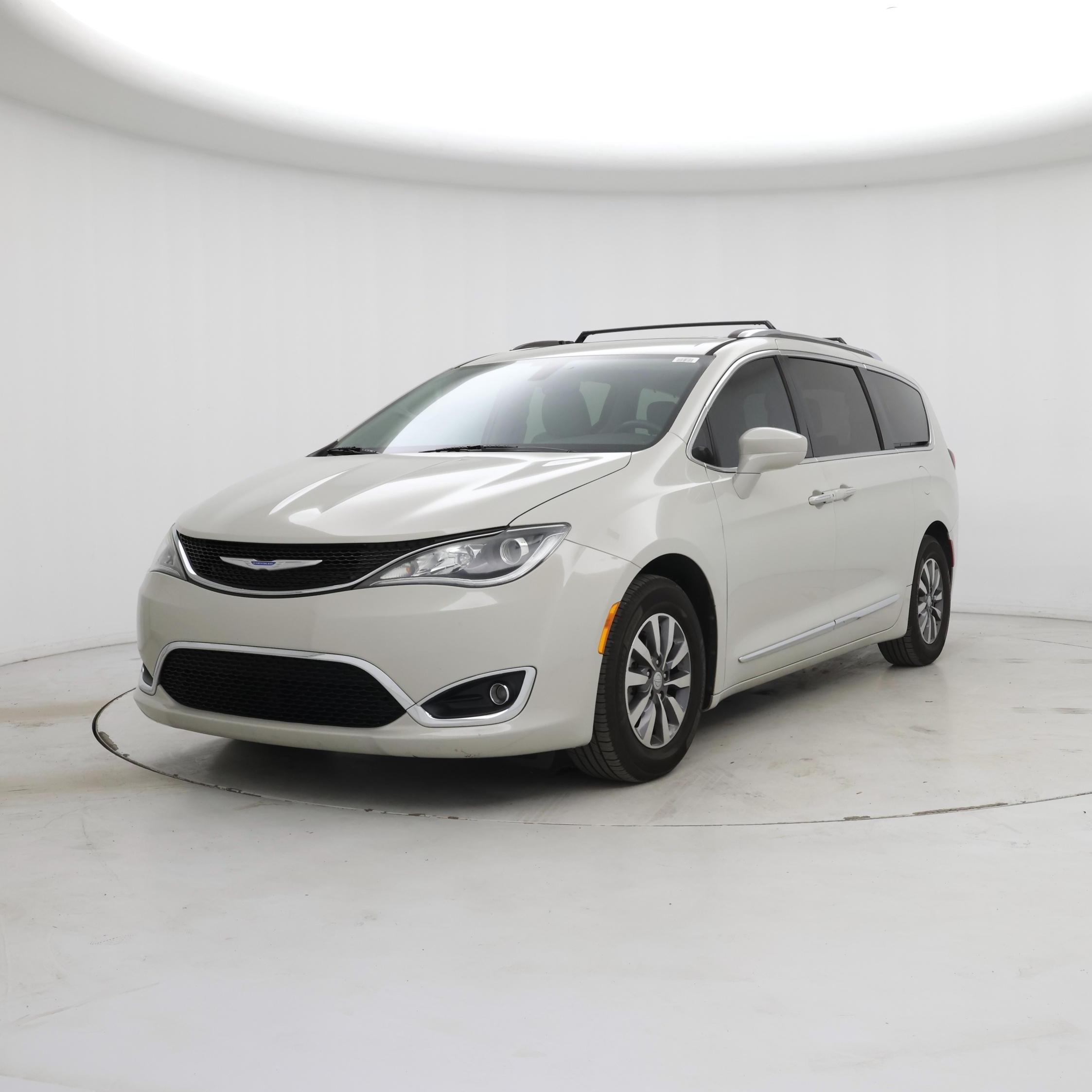 Thumbnail: 2019 Chrysler Pacifica - 4