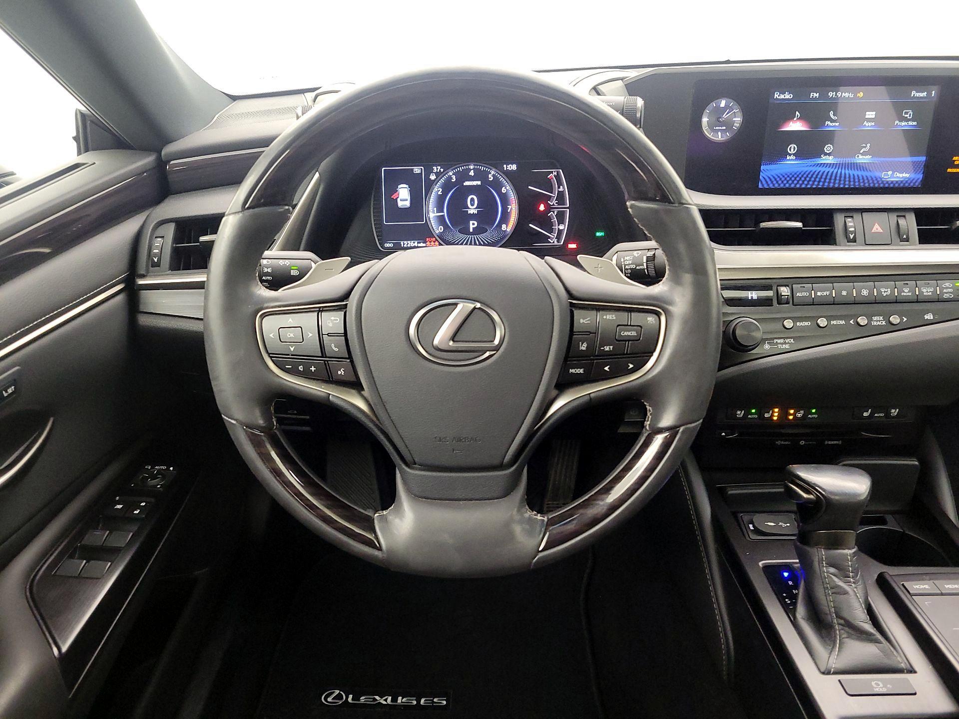Thumbnail: 2020 Lexus ES - 10