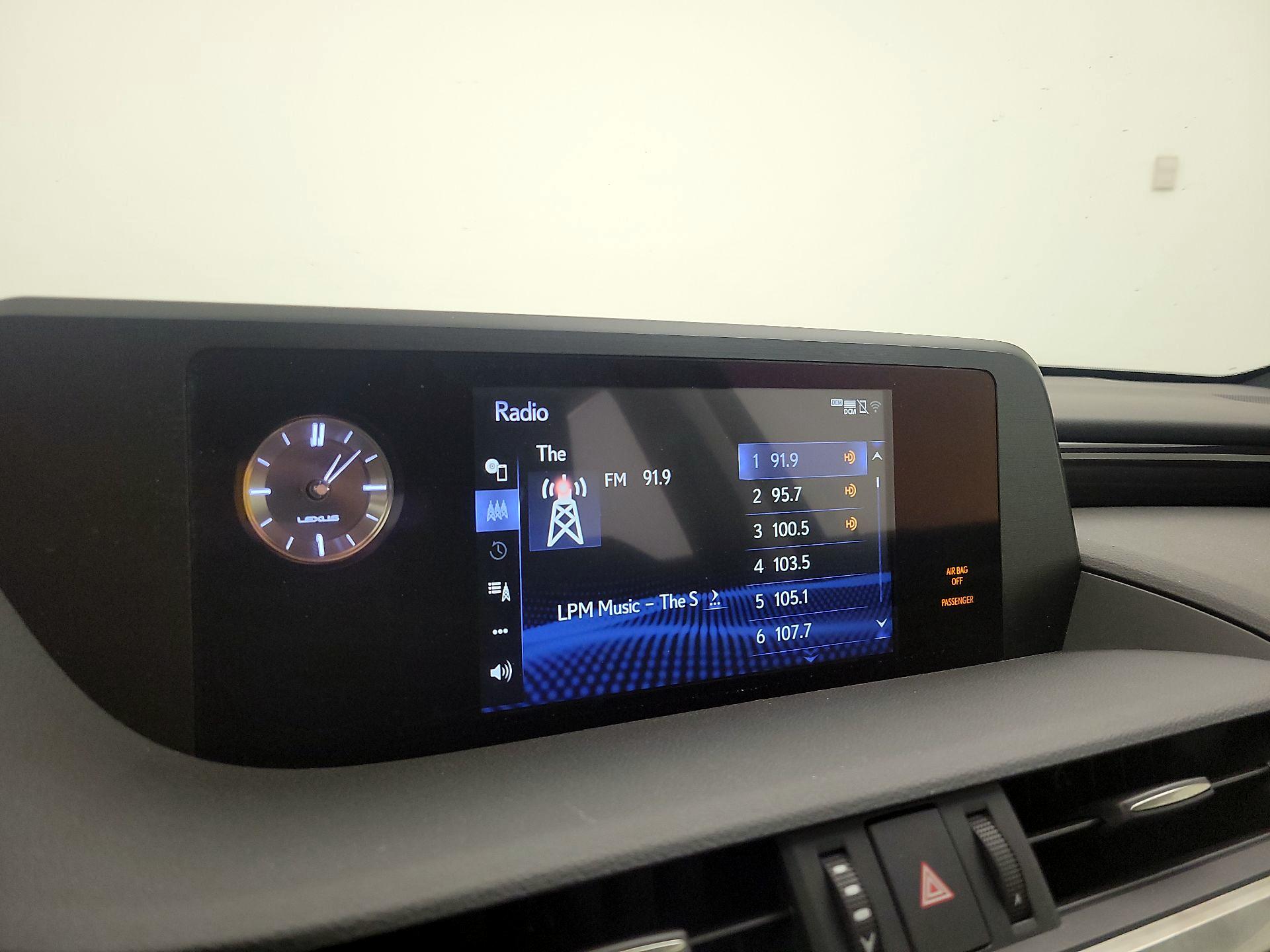 Thumbnail: 2020 Lexus ES - 14