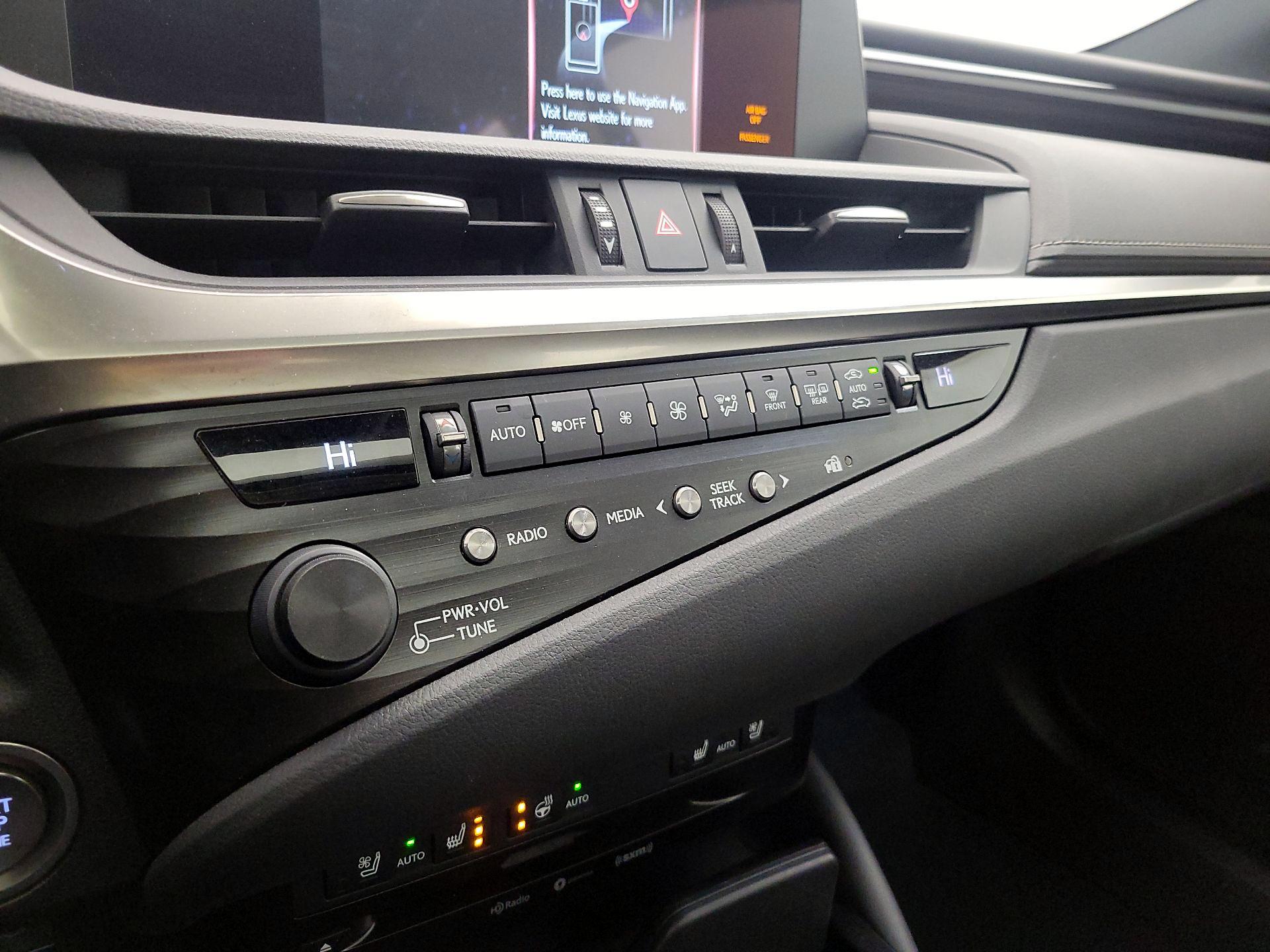 Thumbnail: 2020 Lexus ES - 15