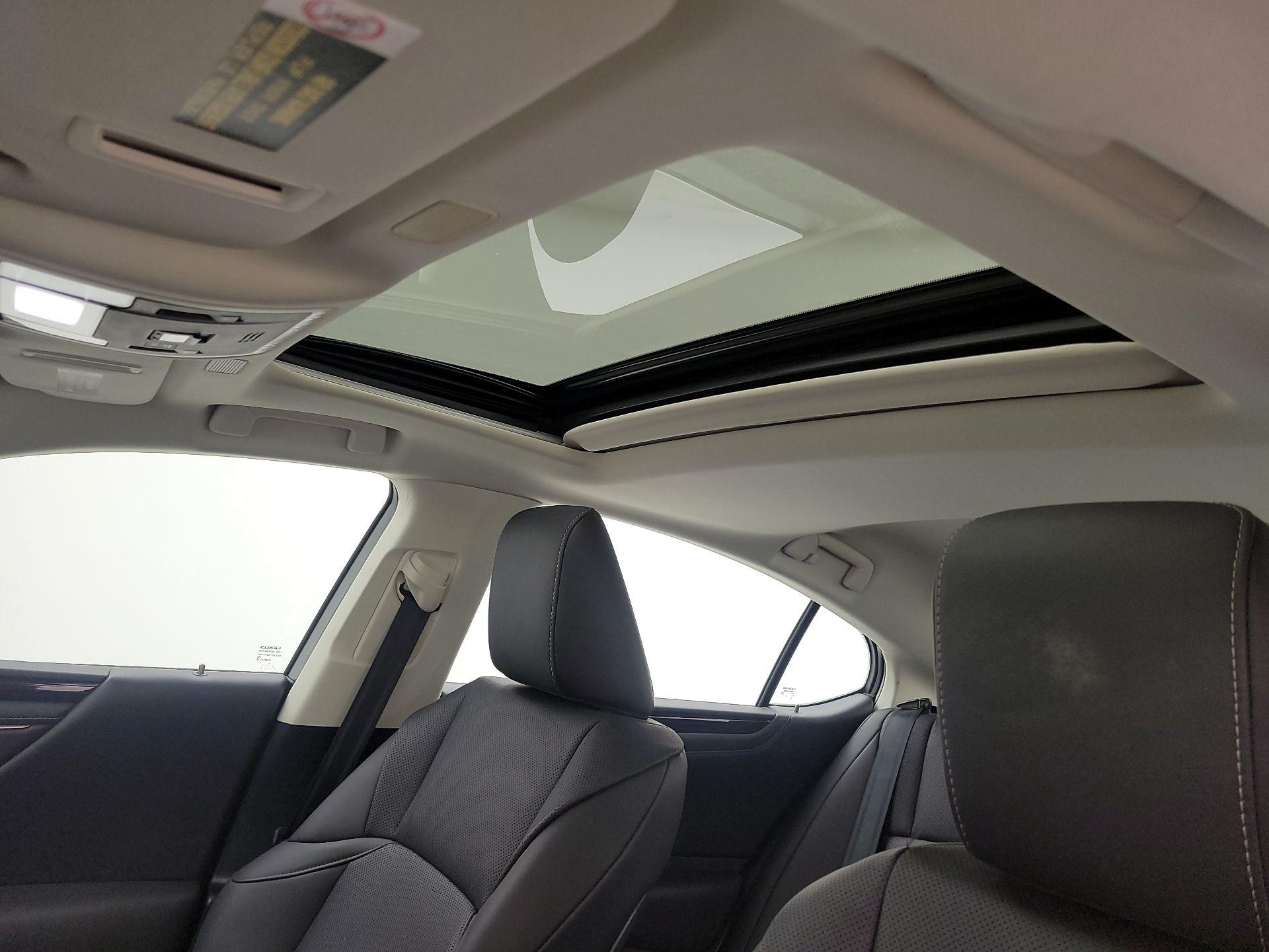 Thumbnail: 2020 Lexus ES - 17