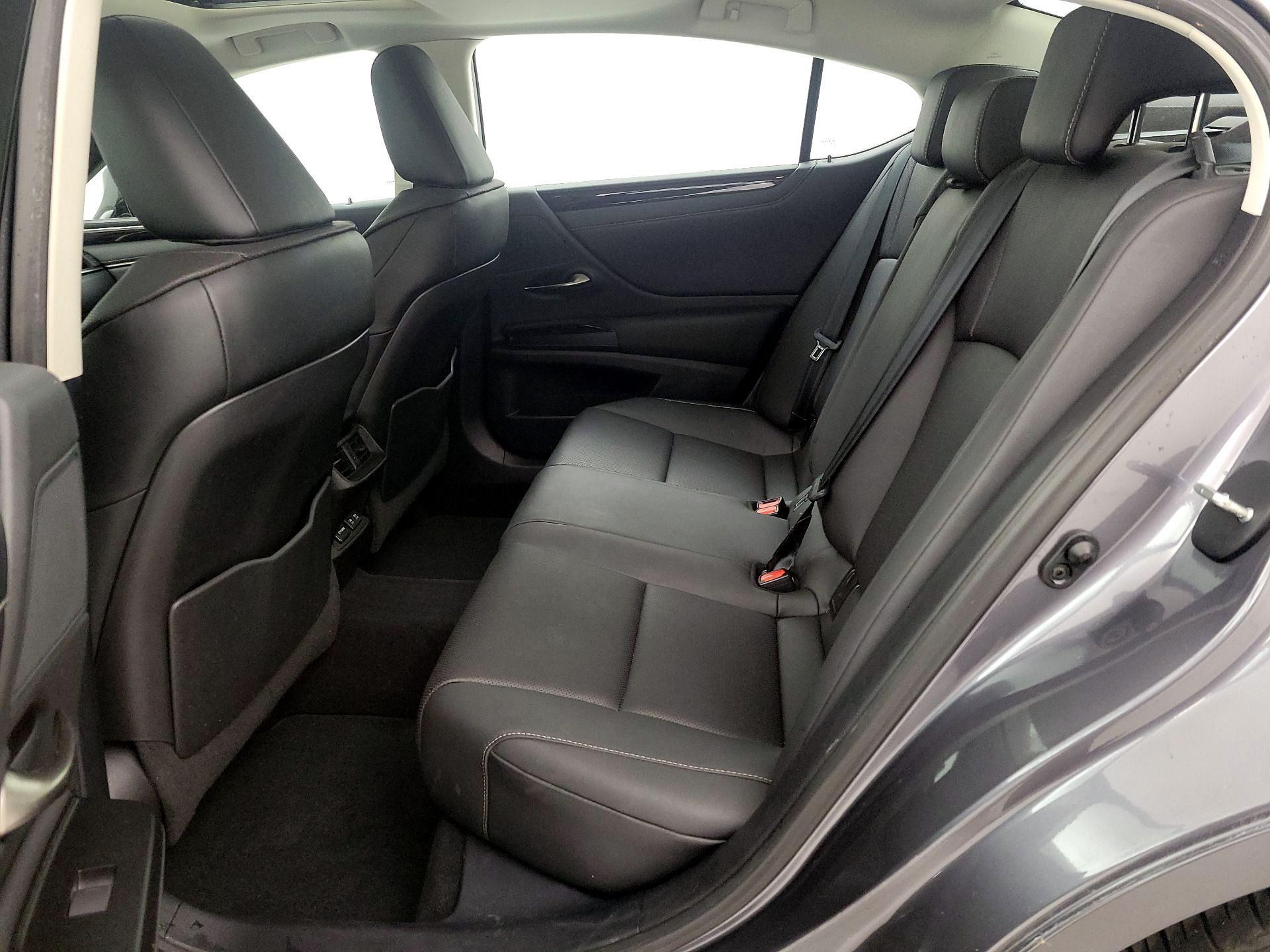 Thumbnail: 2020 Lexus ES - 18