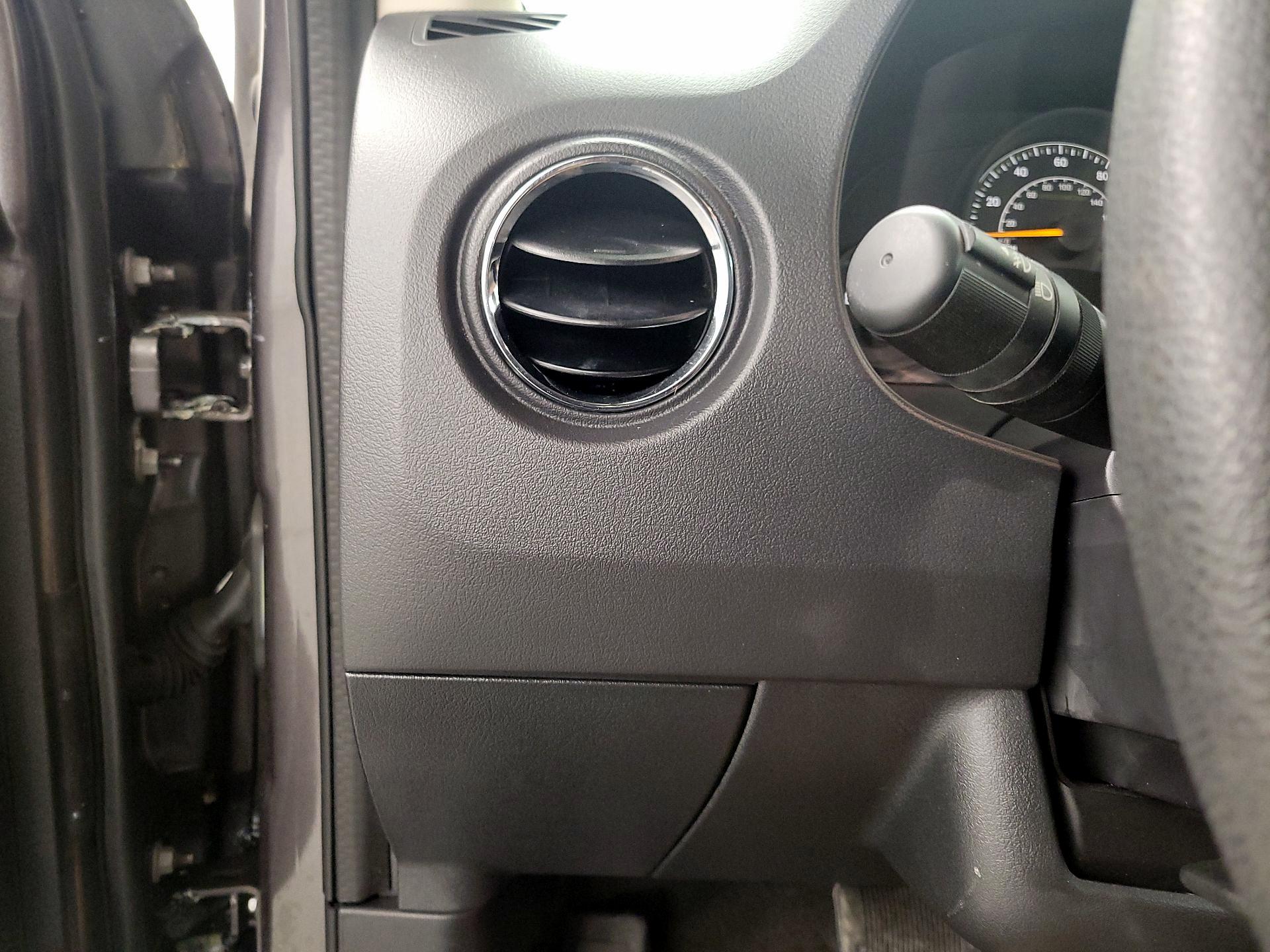 Thumbnail: 2015 Jeep Patriot - 13