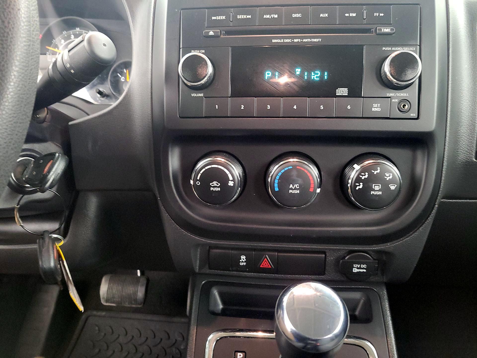 Thumbnail: 2015 Jeep Patriot - 15