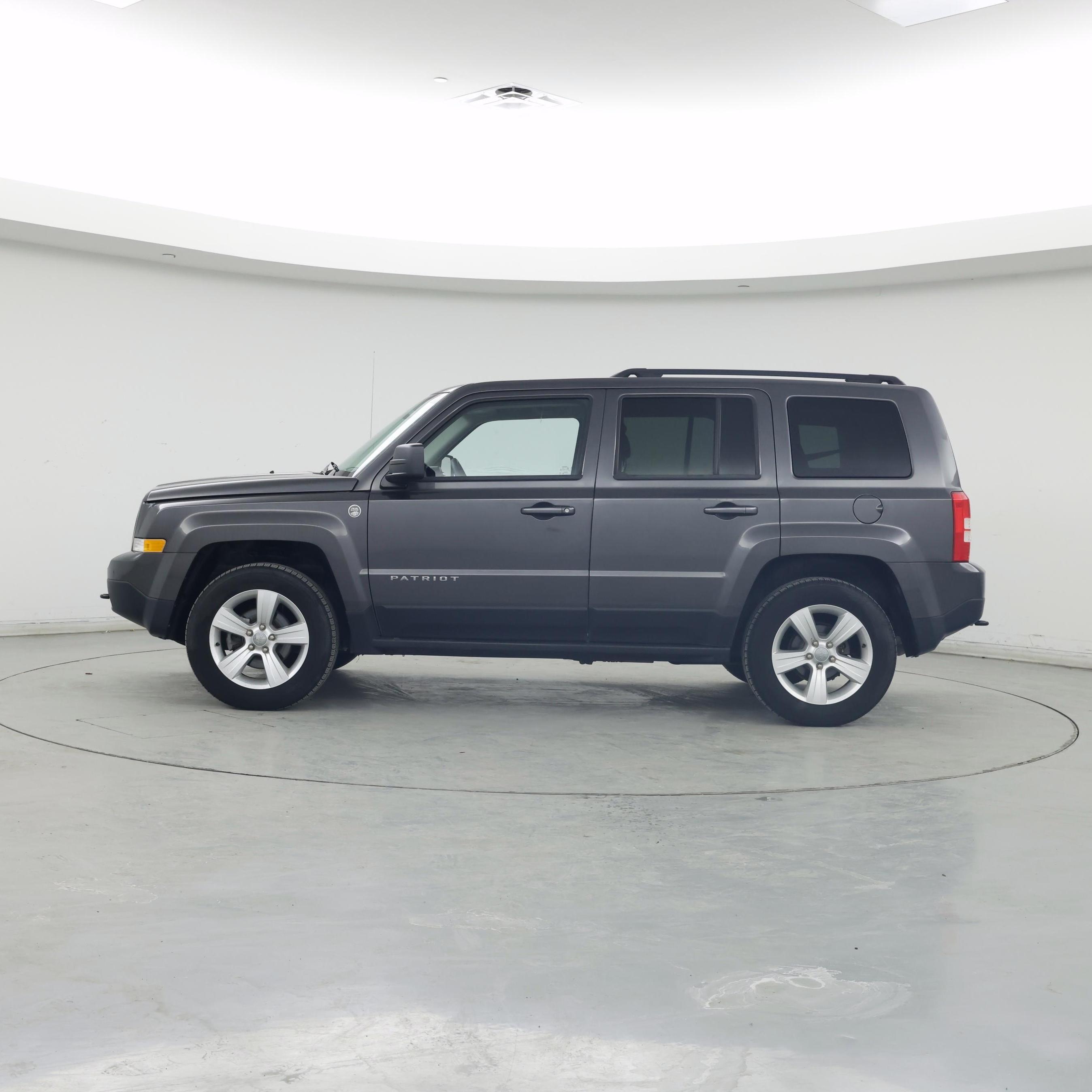 Thumbnail: 2015 Jeep Patriot - 3