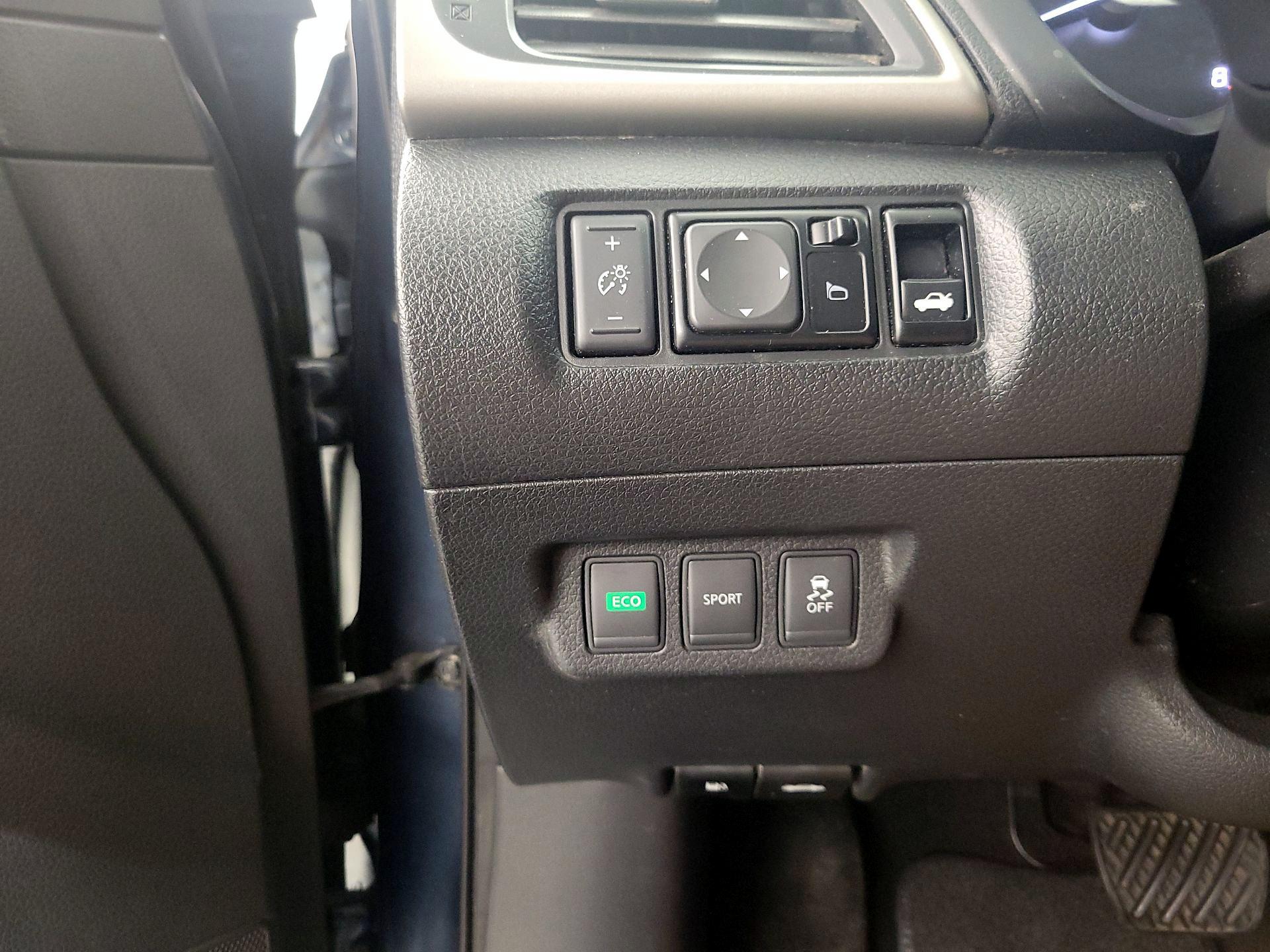 Thumbnail: 2014 Nissan Sentra - 13