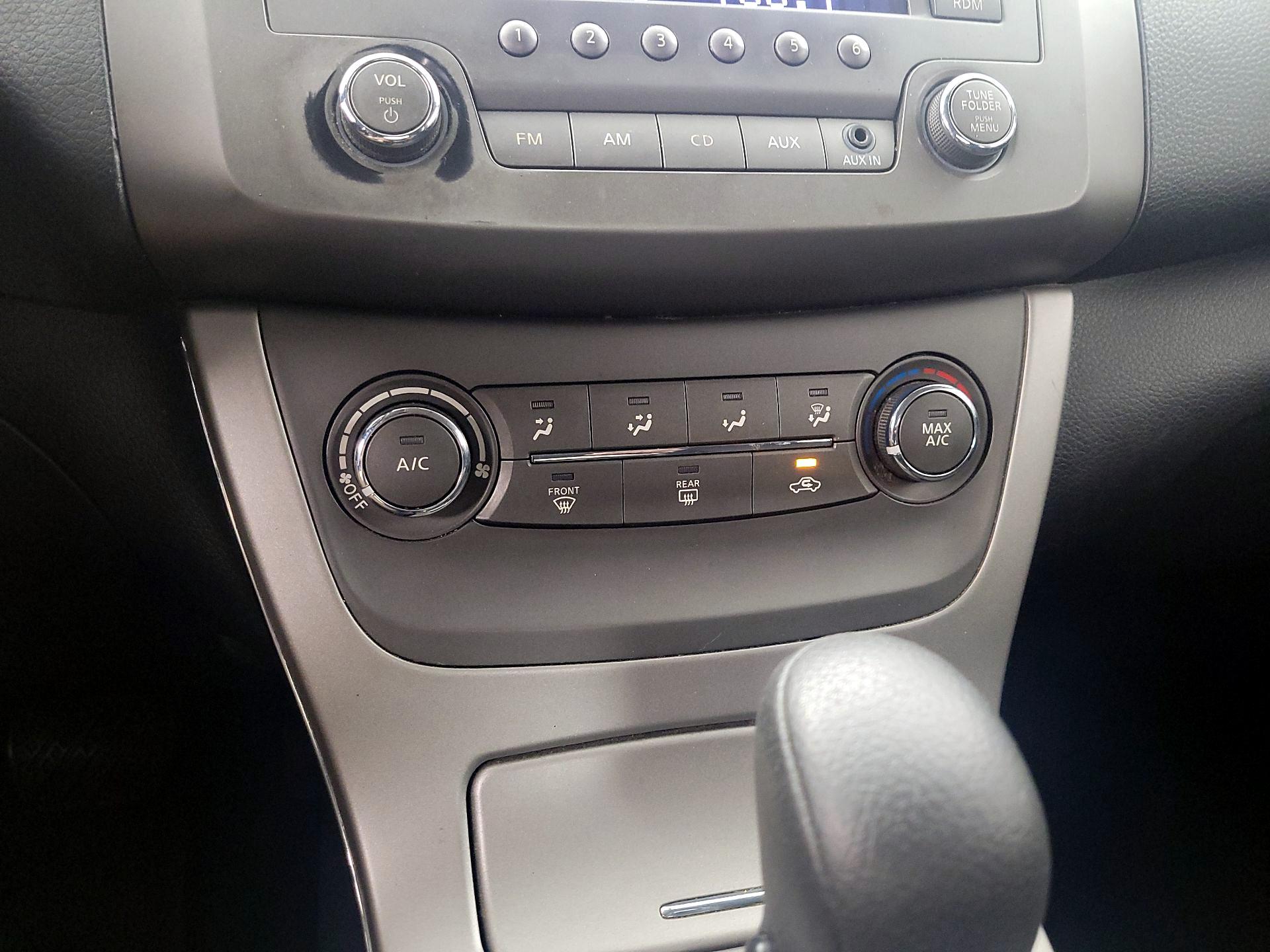 Thumbnail: 2014 Nissan Sentra - 15